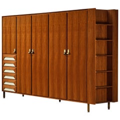 Grande armadio italiano in teak con dettagli in ottone