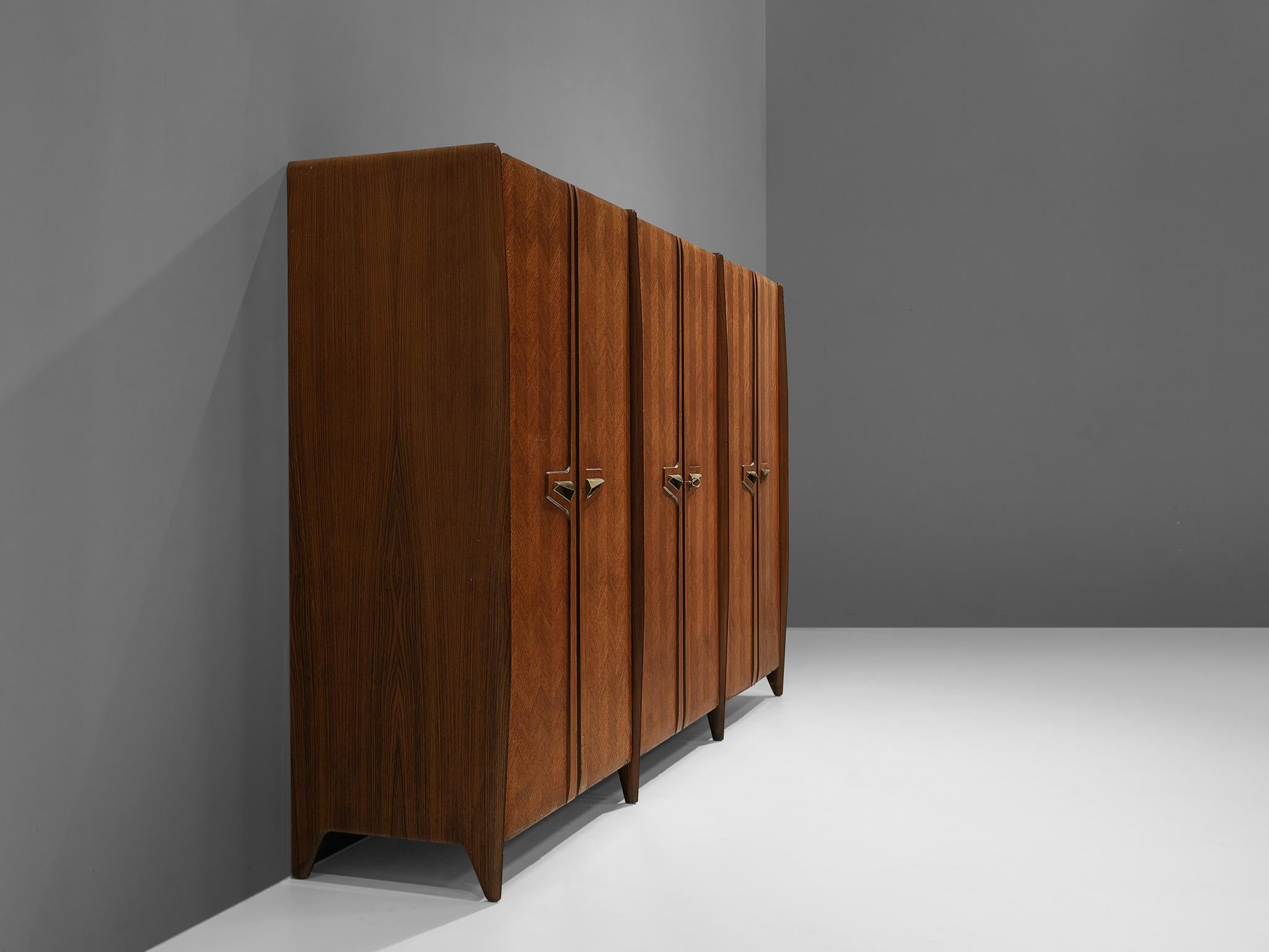 Large Italian Wardrobe in Walnut with Brass Handles In Good Condition For Sale In Waalwijk, NL
