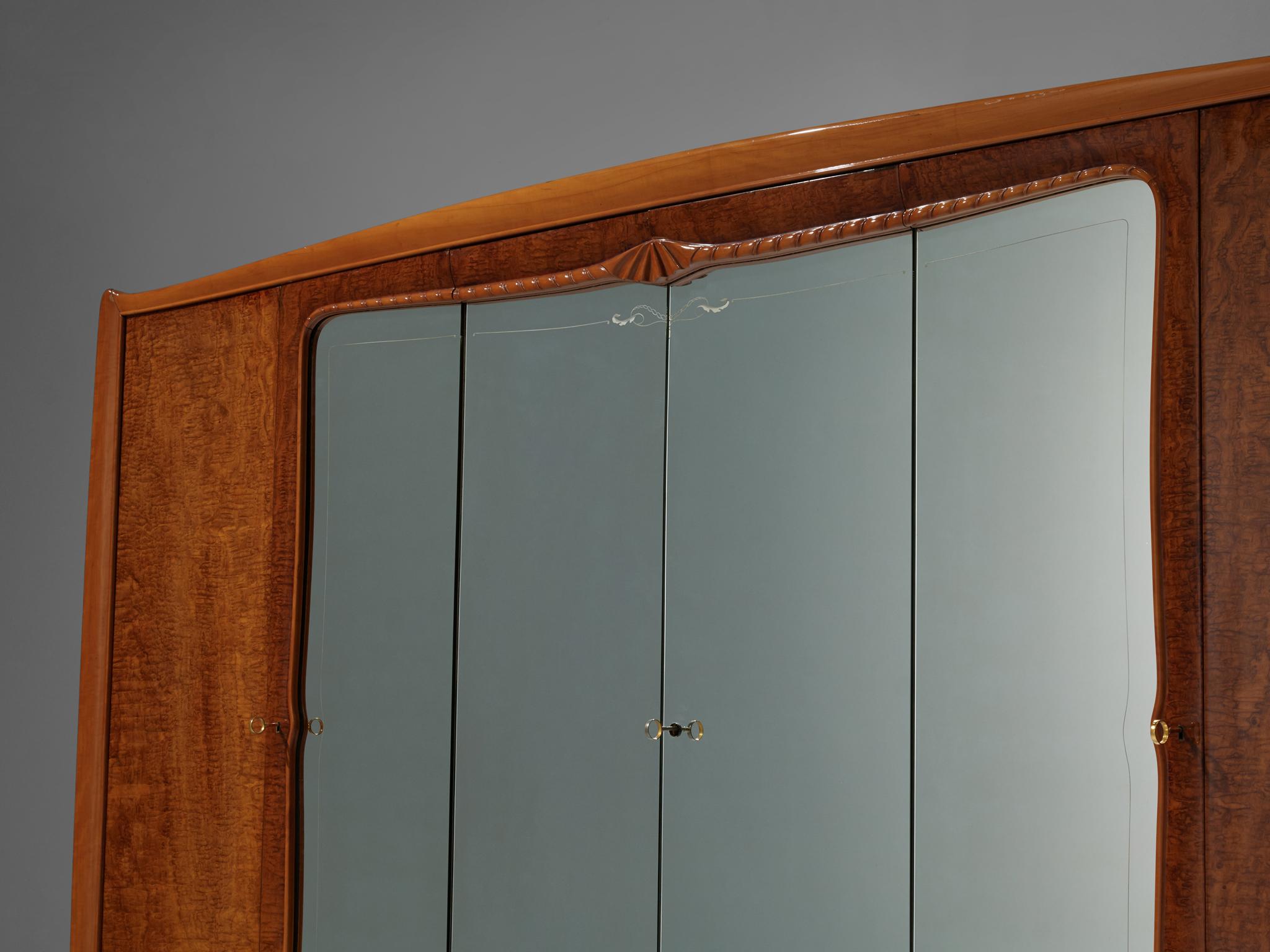 Exquise armoire italienne avec portes en miroir en ronce de noyer en vente 4