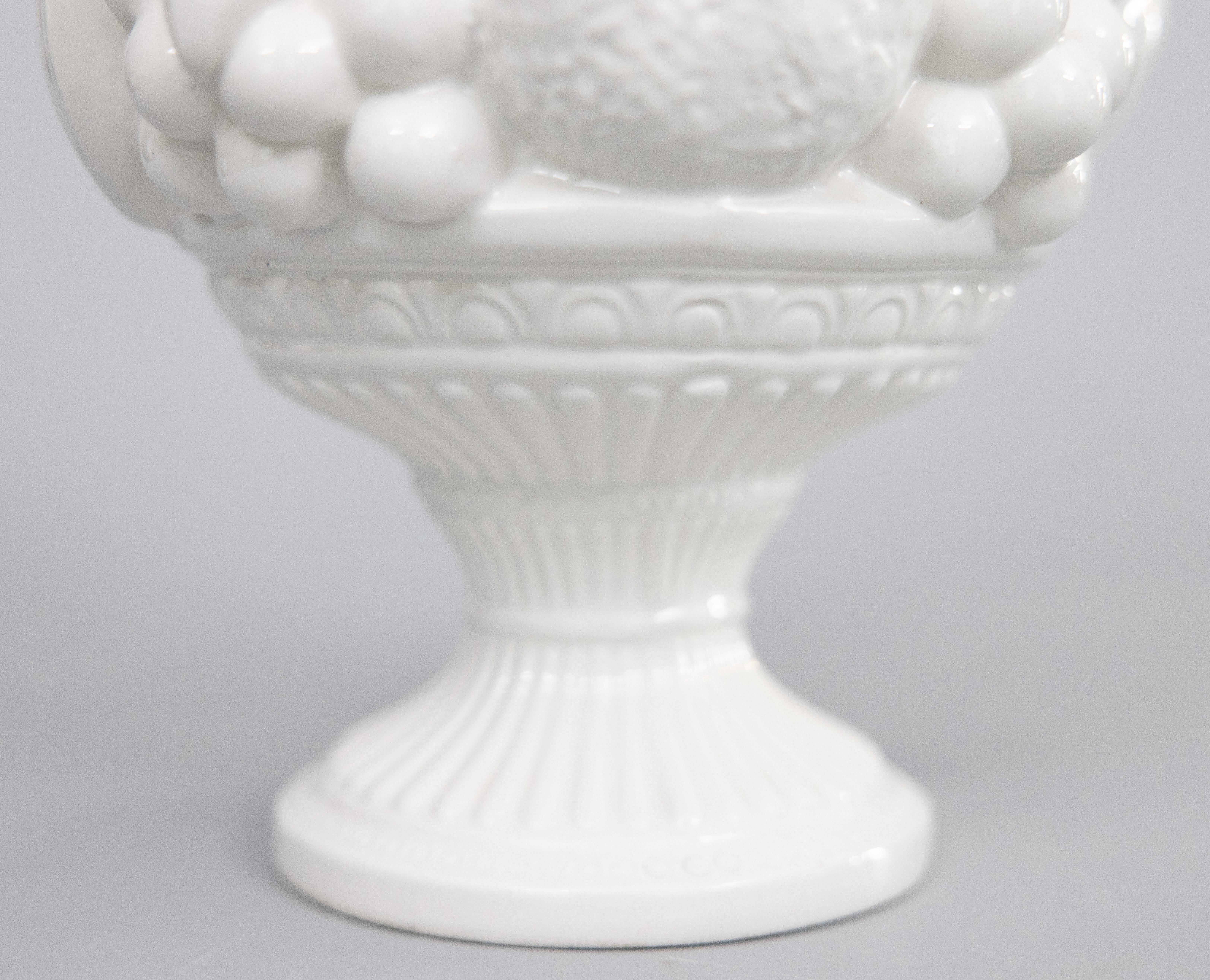 Céramique Grand centre de table Topiaire de fruits en Creamware blanc de Chine italien en vente