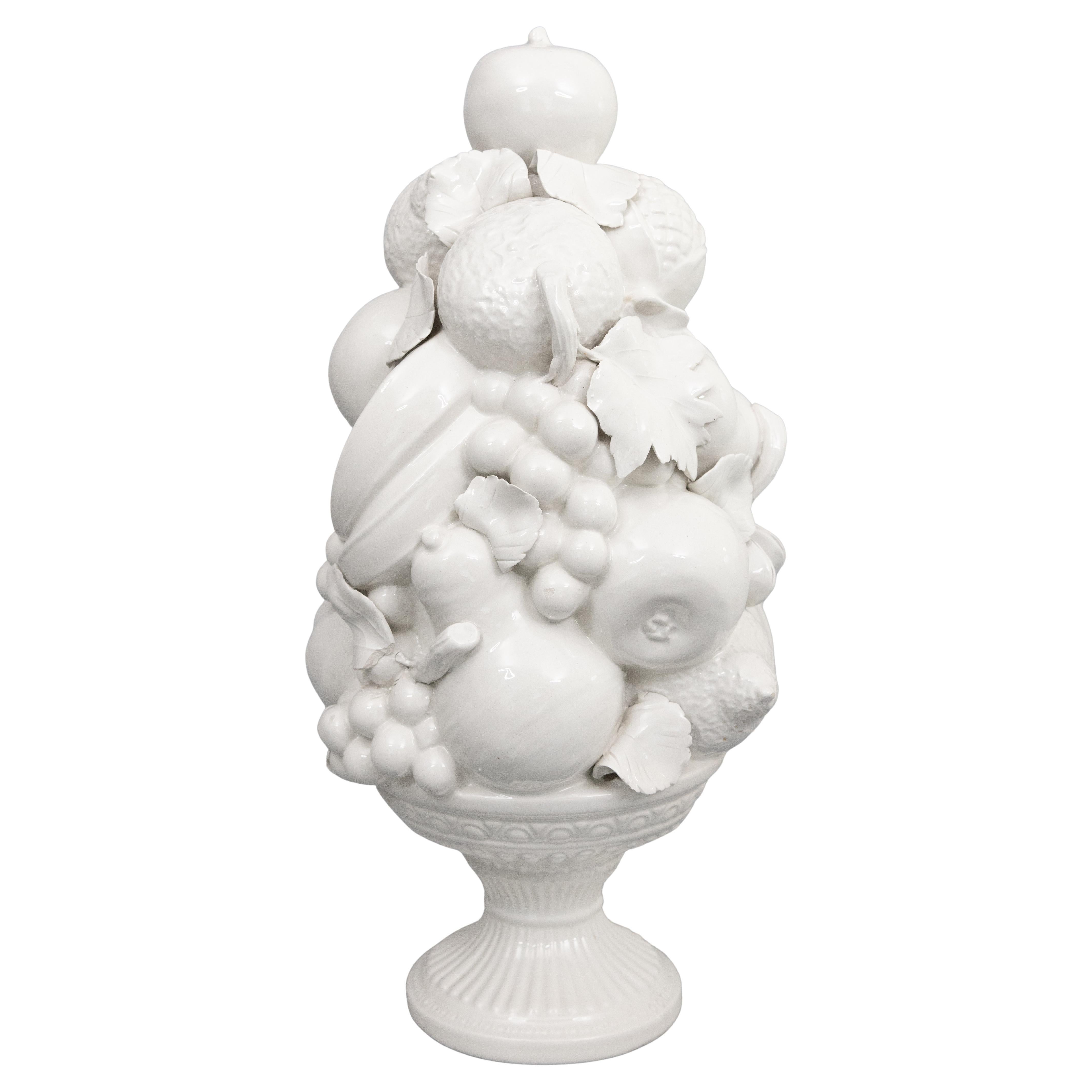Grand centre de table Topiaire de fruits en Creamware blanc de Chine italien