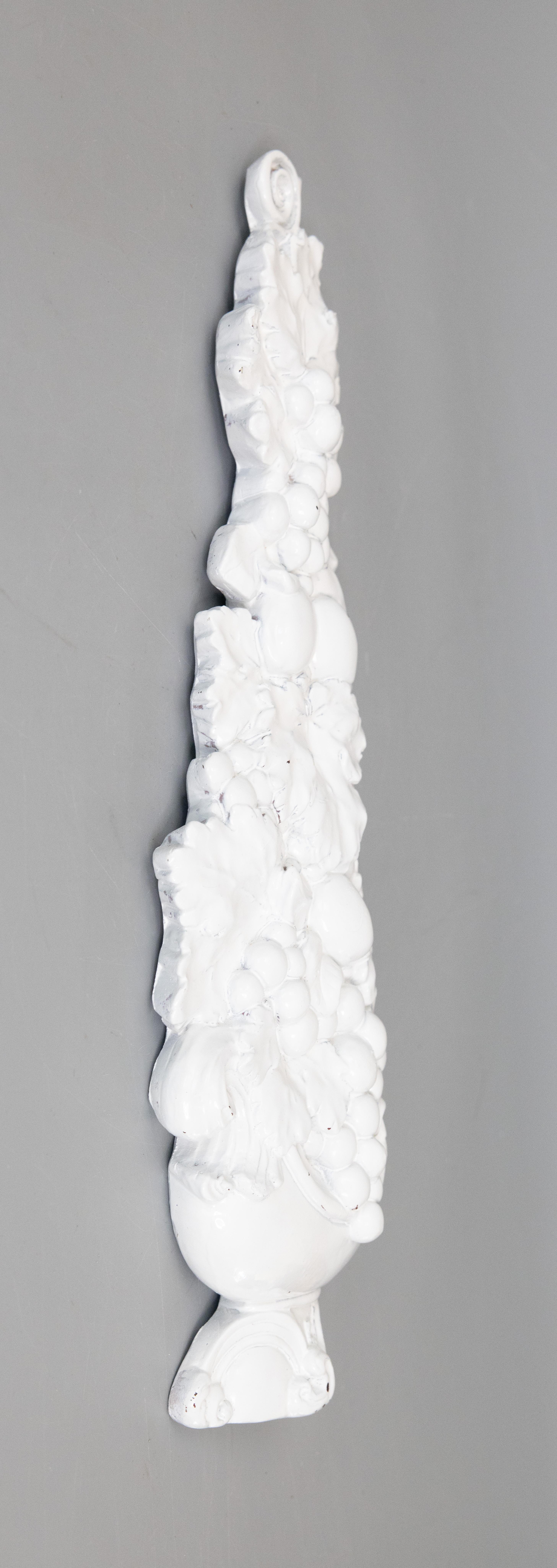 Gran colgante de pared italiano de mediados del siglo XX de frutas blancas Blanc De Chine Italiano en venta