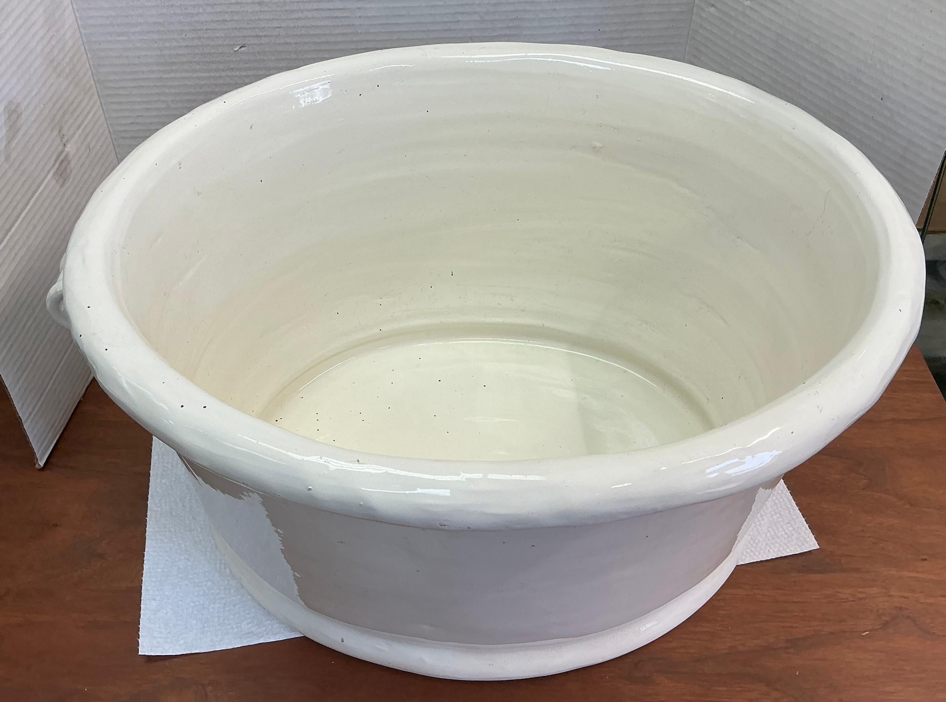 Lavapiés / Cubitera / Jardinera grande de cerámica mayólica blanca italiana en Bueno estado para la venta en Kennesaw, GA
