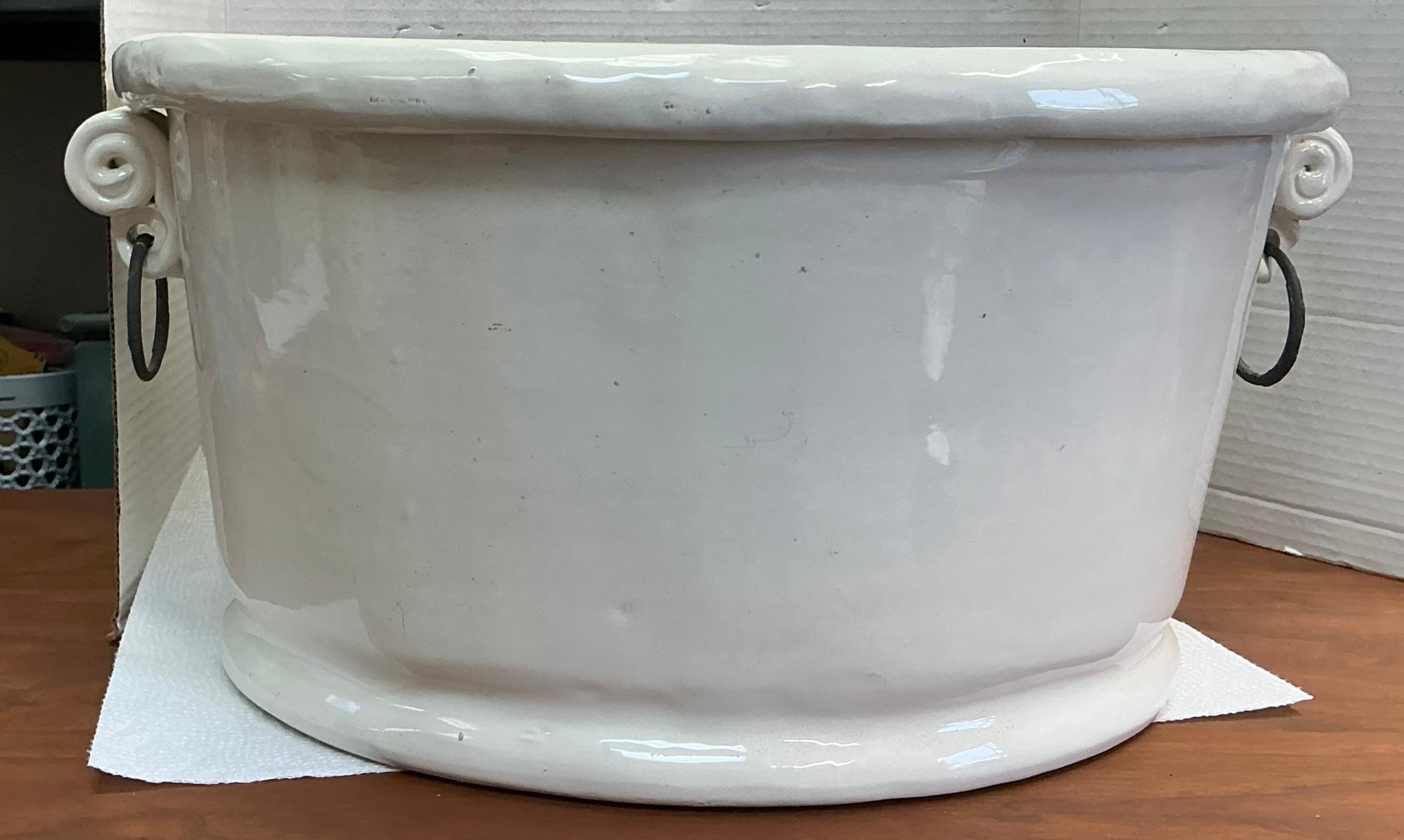 Lavapiés / Cubitera / Jardinera grande de cerámica mayólica blanca italiana siglo XX en venta
