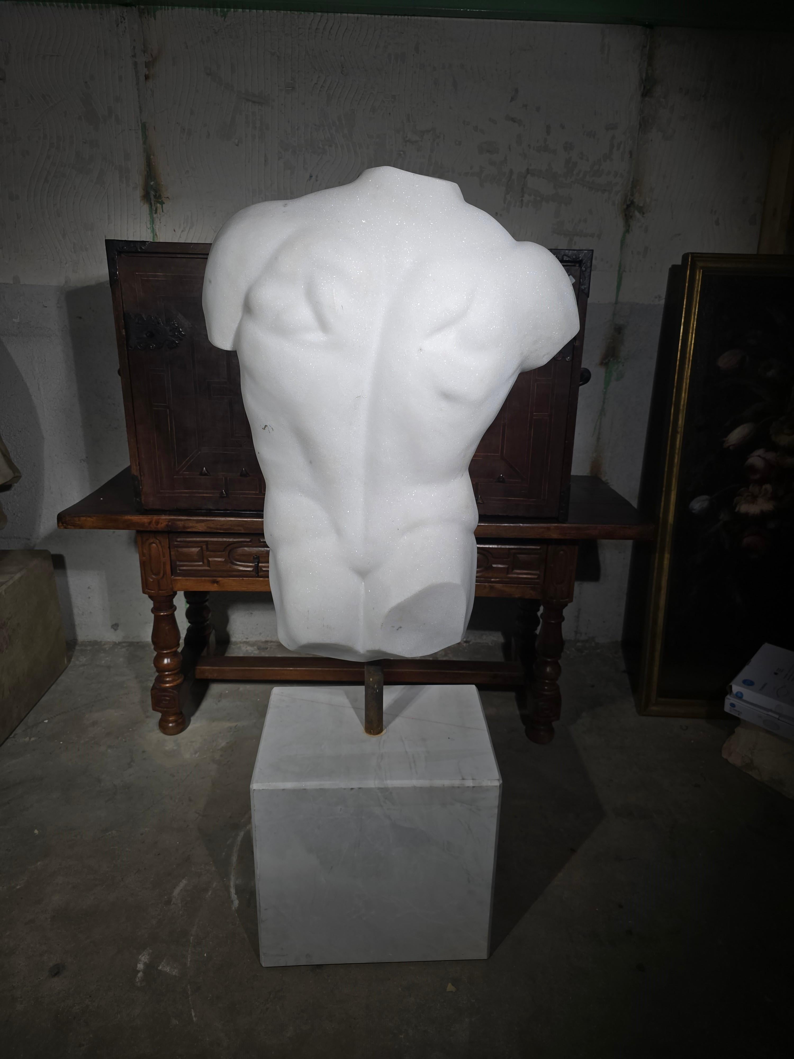 Grande torso italiano in marmo bianco, circa 2000 in vendita 5