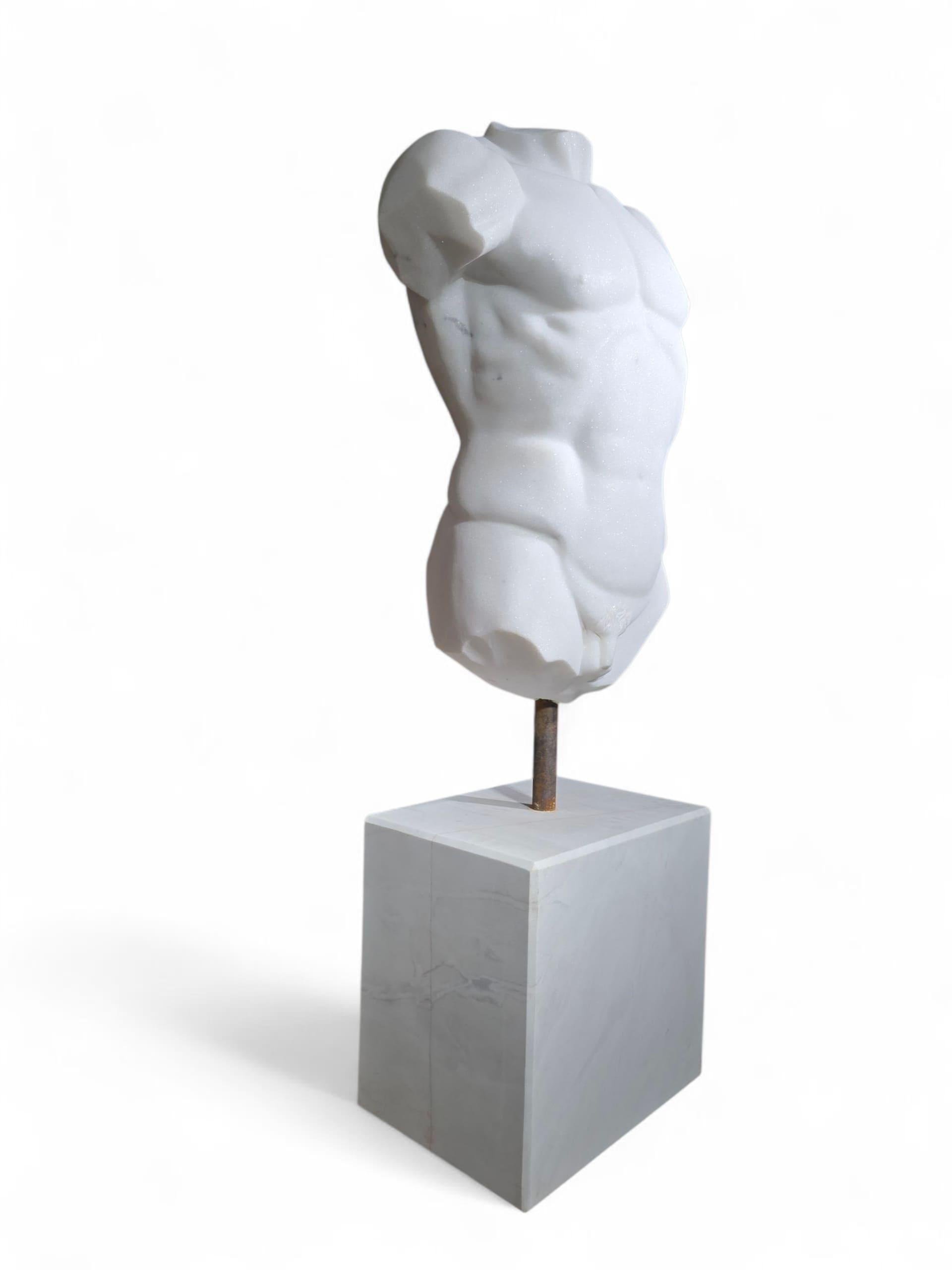 Grande torso italiano in marmo bianco, circa 2000 in vendita 1