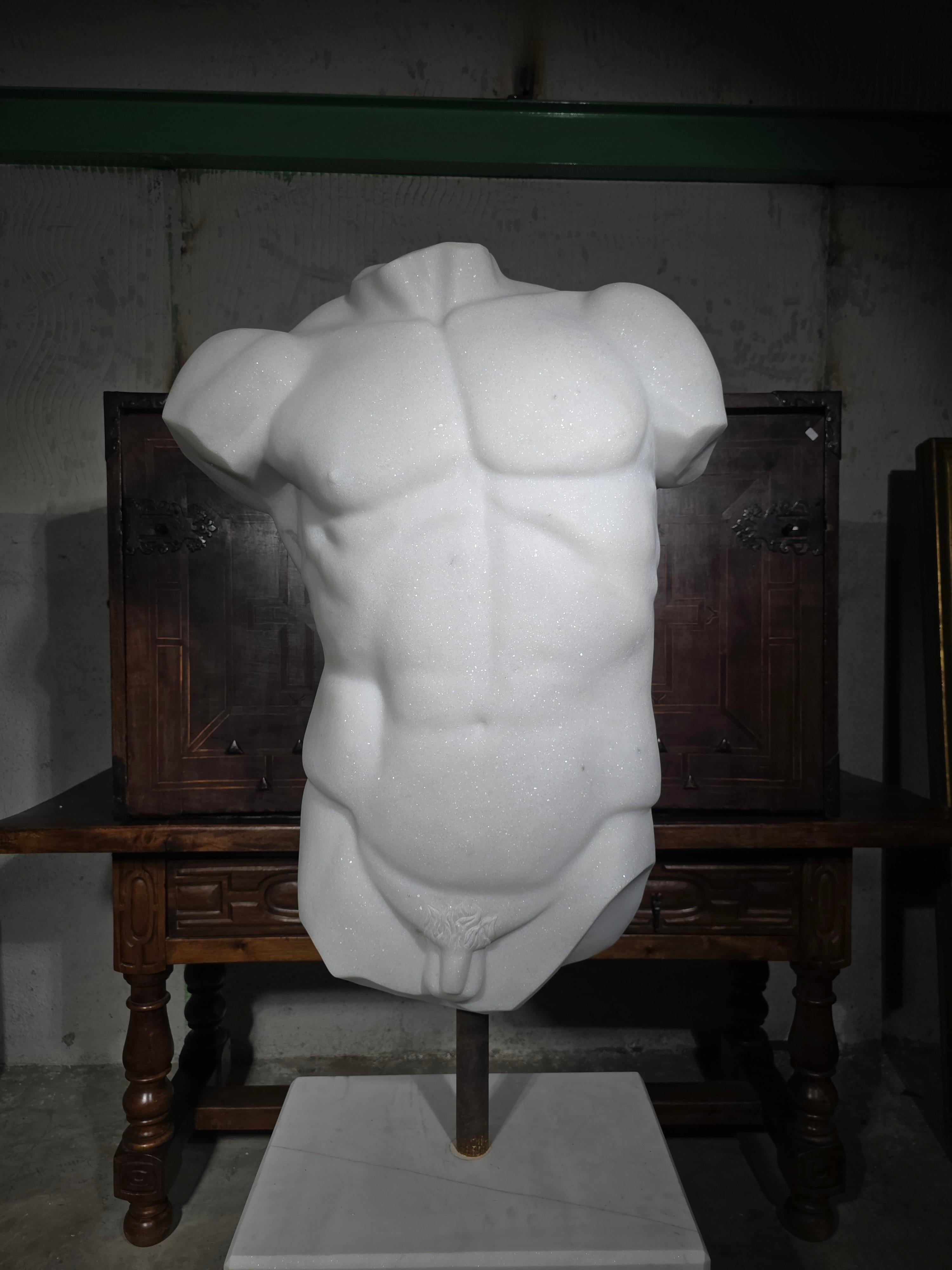 Grande torso italiano in marmo bianco, circa 2000 in vendita 4