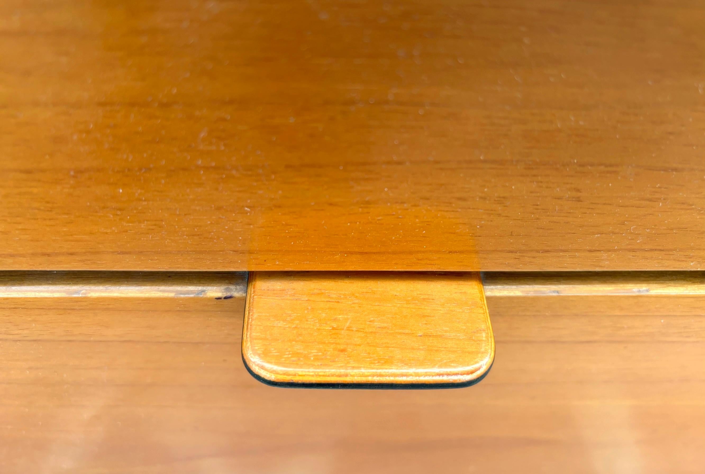 Large Italian wooden sideboard from the 1970s For Sale 1