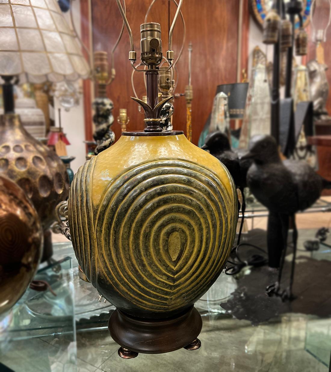 Porcelaine Grande lampe italienne en porcelaine jaune en vente