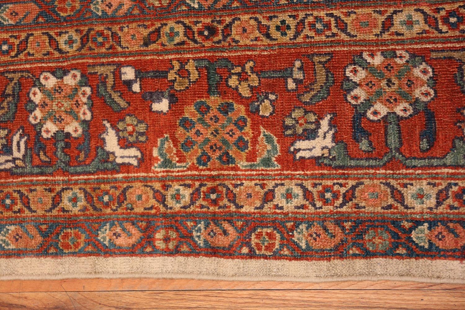 Großer überdimensionaler elfenbeinfarbener Hintergrund Antiker persischer Sultanabad-Teppich, Herkunftsland: Persien, Circa-Datum: 1900 - Größe: 10 ft x 17 ft (3,05 m x 5,18 m).