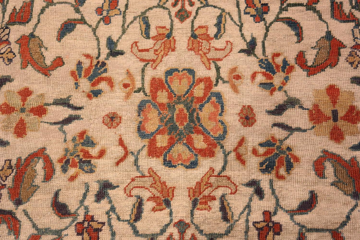 Antiker persischer Sultanabad-Teppich aus Persien. Größe: 10 Fuß x 17 Fuß im Zustand „Gut“ im Angebot in New York, NY