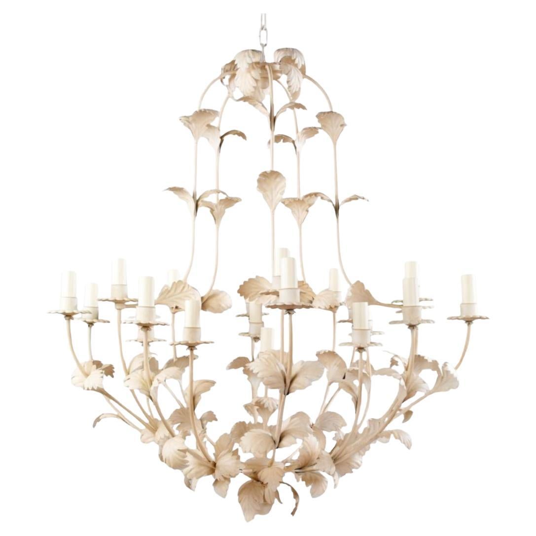 Lampadario grande dipinto a fogliame avorio in vendita