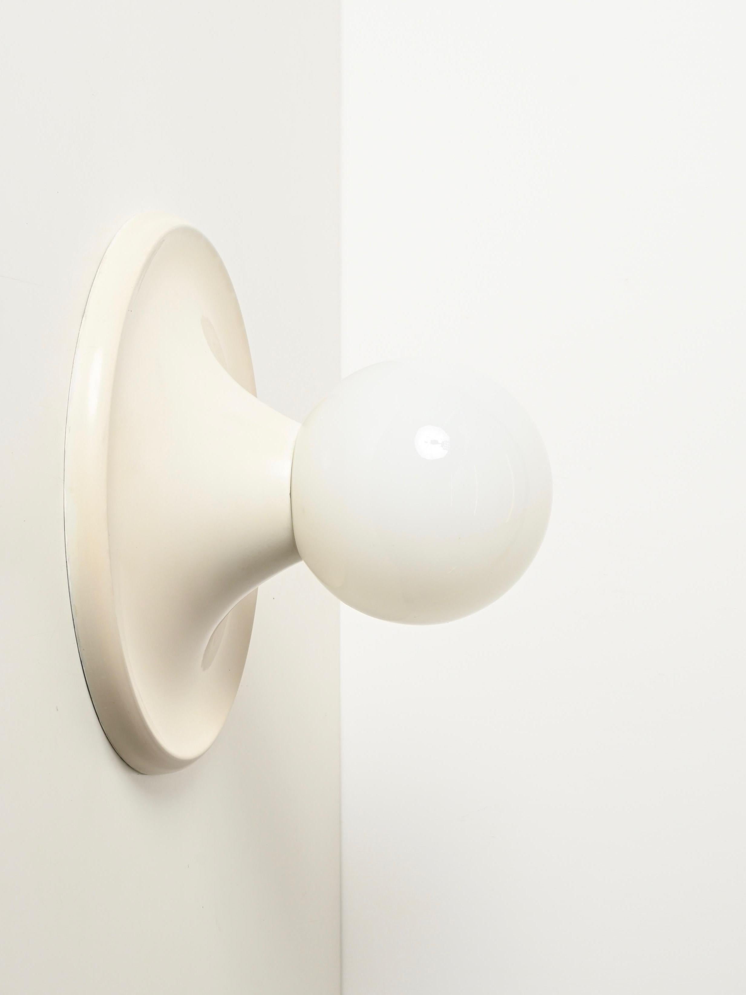 Große elfenbeinfarbene Wand- oder Deckenleuchten mit Licht von Castiglioni für Flos, Italien 1960 (Moderne der Mitte des Jahrhunderts) im Angebot