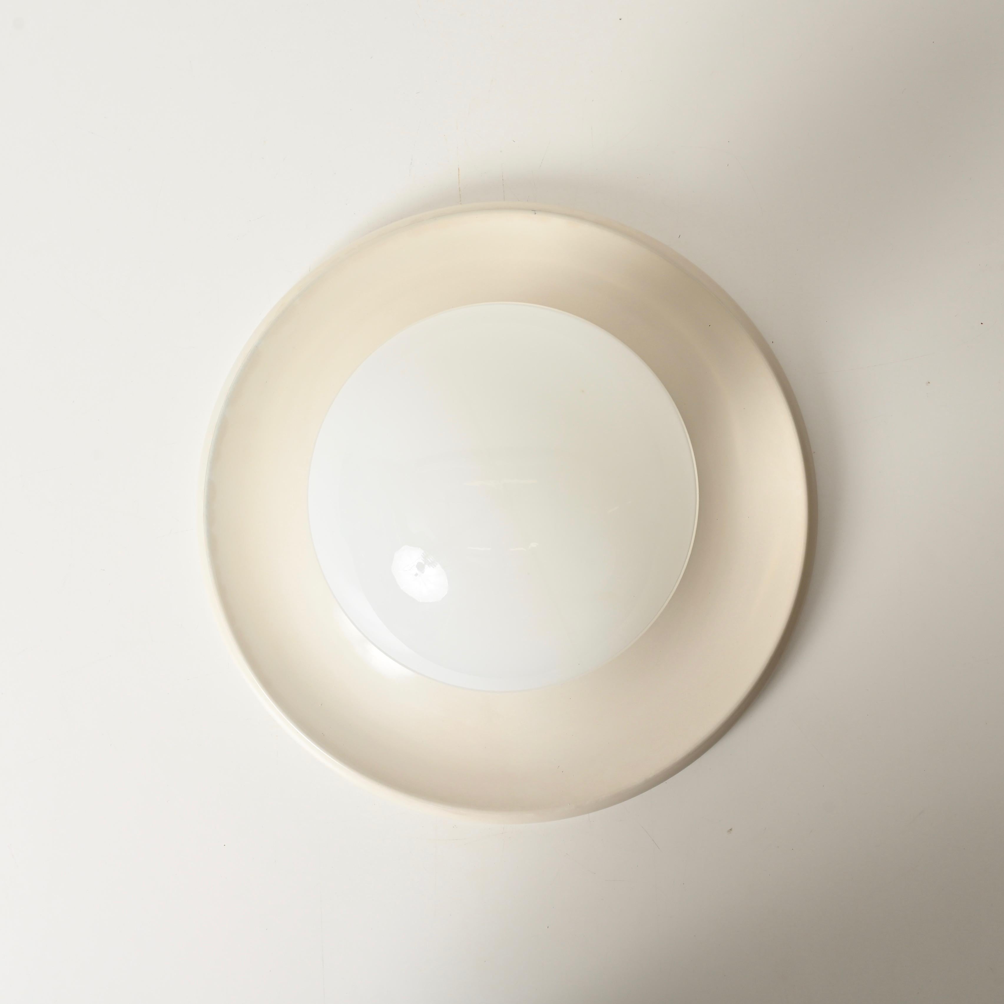 Große elfenbeinfarbene Wand- oder Deckenleuchten mit Licht von Castiglioni für Flos, Italien 1960 (Mitte des 20. Jahrhunderts) im Angebot