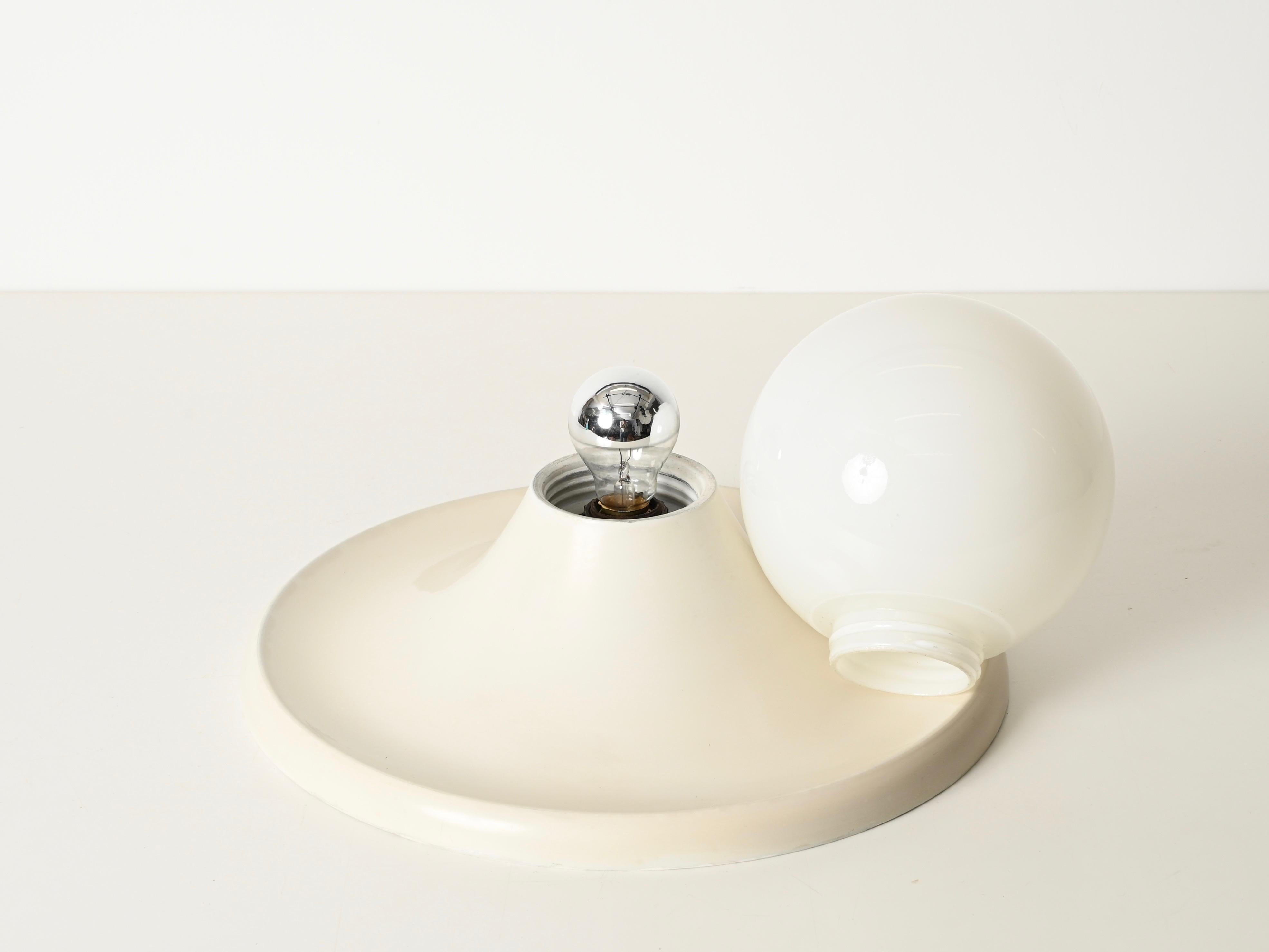 Große elfenbeinfarbene Wand- oder Deckenleuchten mit Licht von Castiglioni für Flos, Italien 1960 im Angebot 1