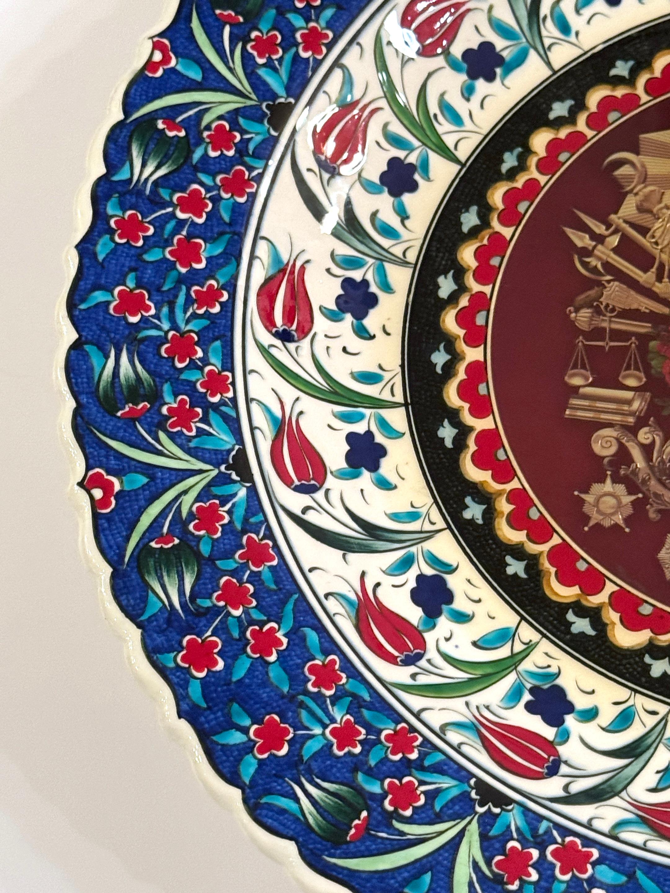 Gran escudo de armas de Iznik de 