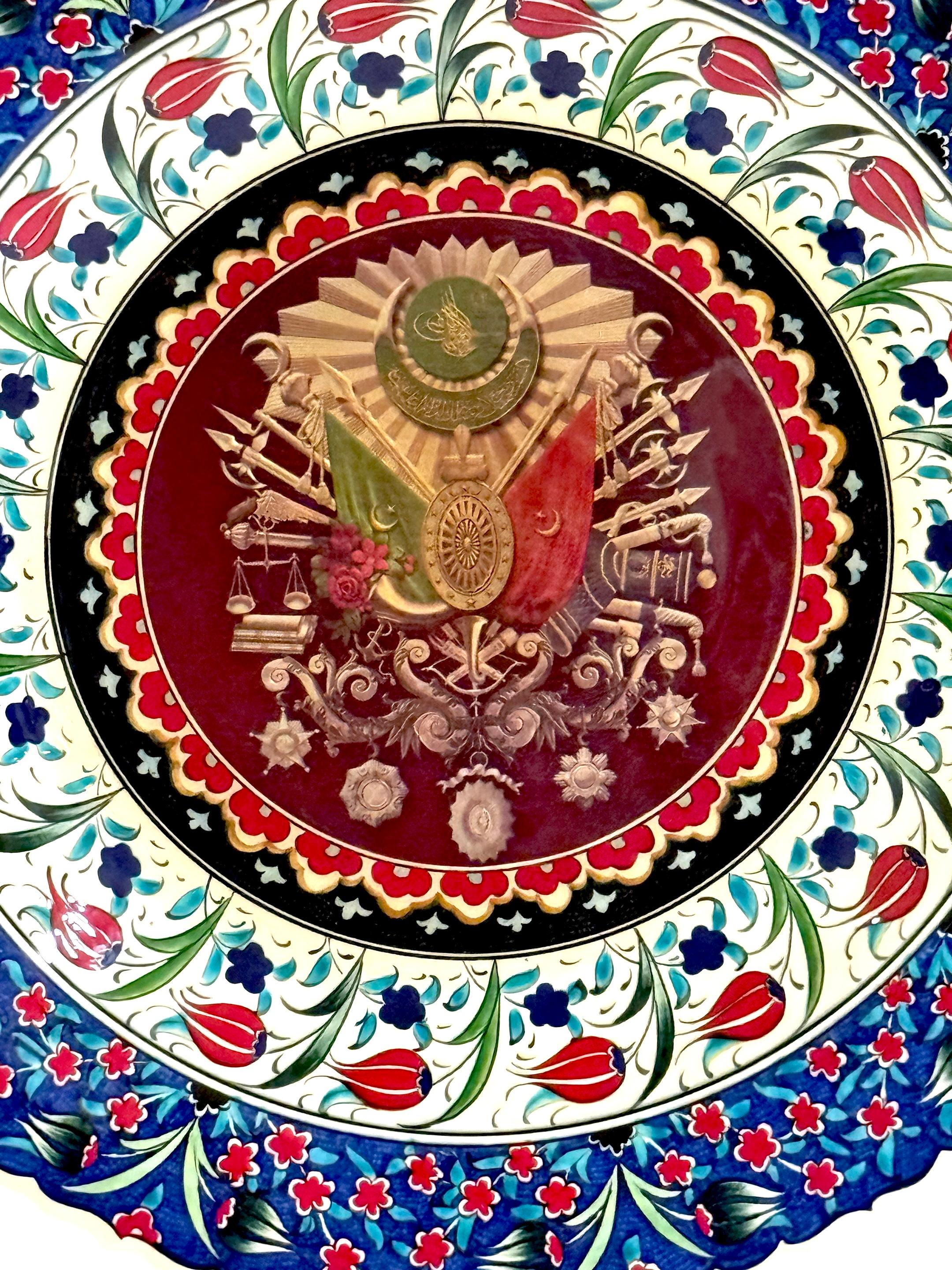 Gran escudo de armas de Iznik de 