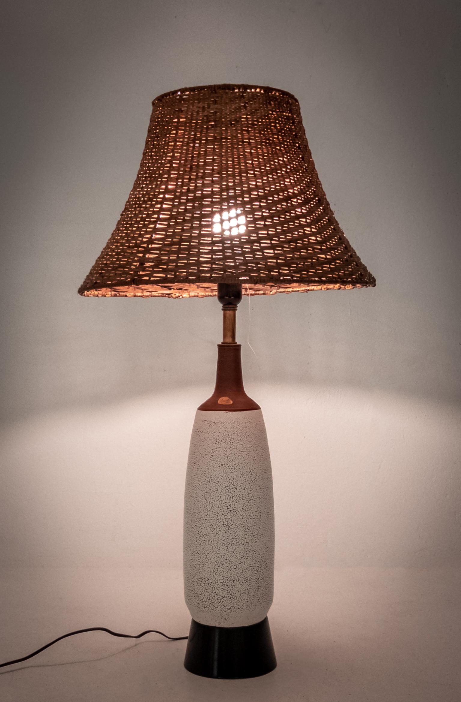 Large ceramic table lamp. Design Jaap Ravelli. Dutch Made by Ravelli potterie Valkenburg ZH 1942 /1977
This rare unique piece is handmade by the master. High wooden feet with a ceramic bottle shape stand. With the original sticker. Pull down