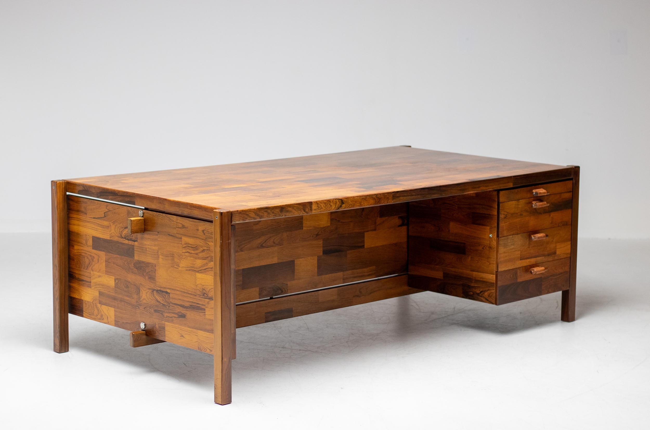 Großer Chefschreibtisch aus Jacaranda von Jorge Zalszupin von L'Atelier San Paulo, 1960 (Brasilianisch) im Angebot