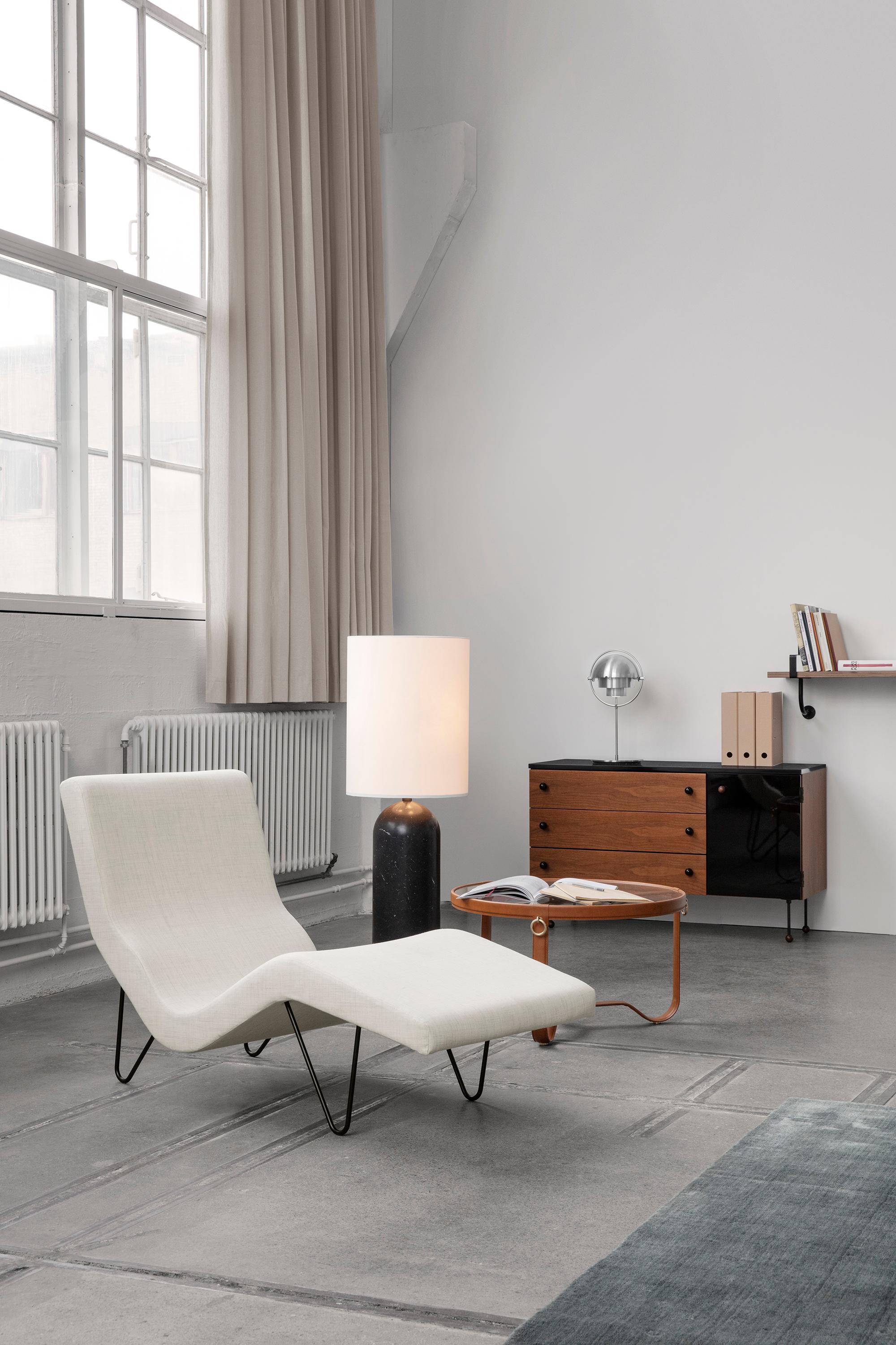 Grande table basse 'Circulaire' de Jacques Adnet en verre et cuir crème pour GUBI Neuf - En vente à Glendale, CA