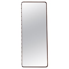 Espejo de pared grande "Rectangulaire" de Jacques Adnet en piel tostada para GUBI
