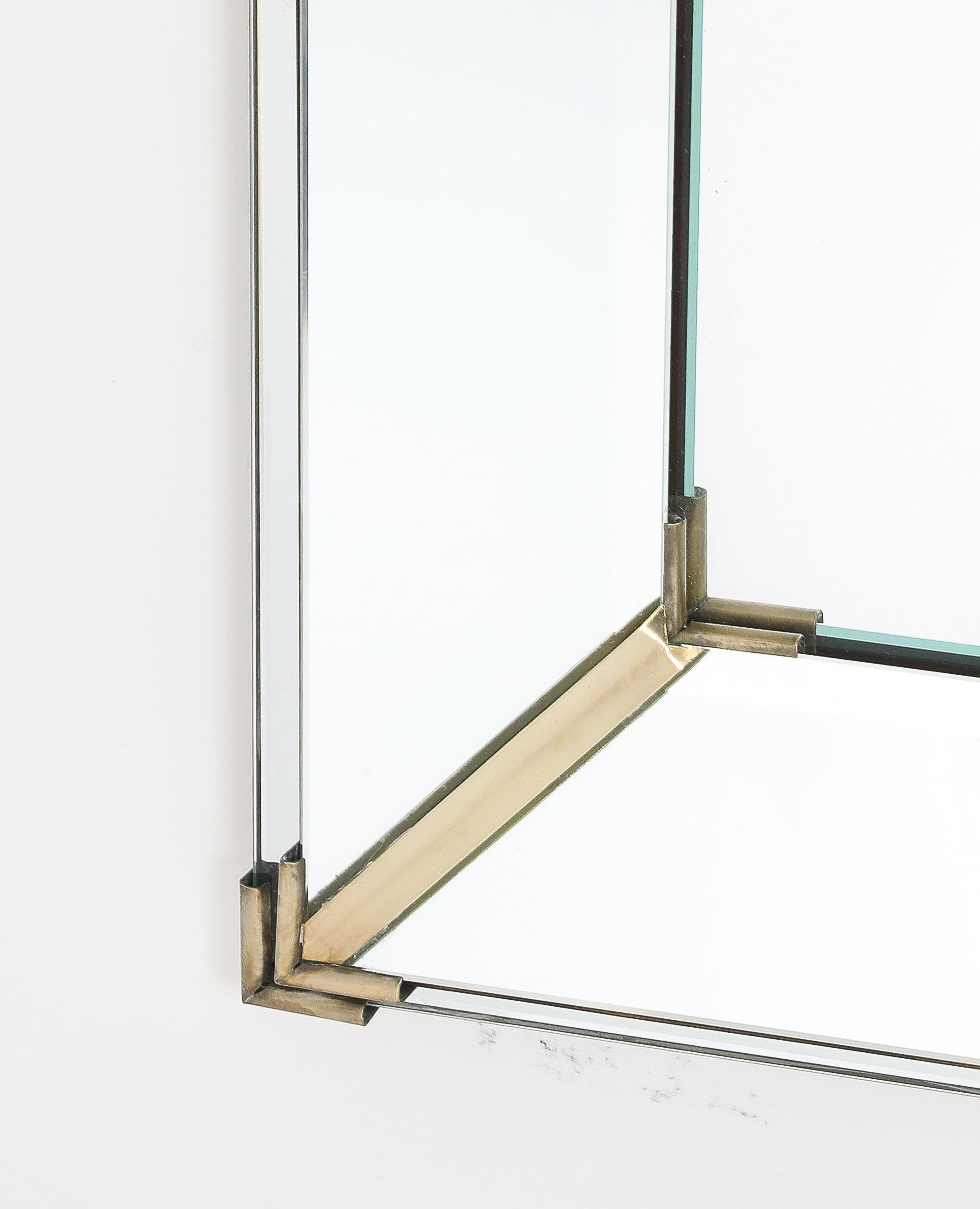 Ottone Grande specchio a gradini Jacques Adnet, Francia, anni '40 in vendita