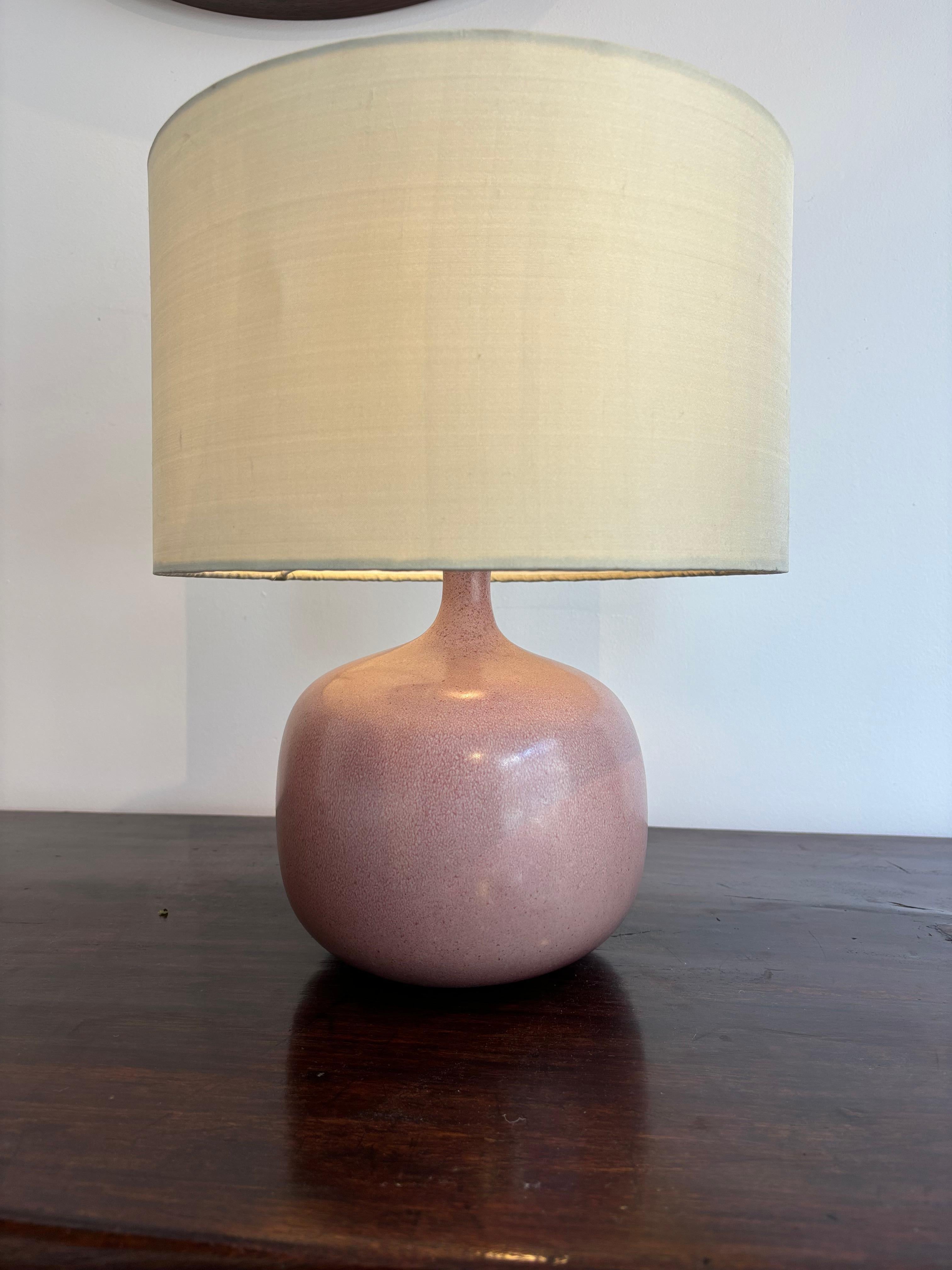 Jolie et grande lampe par Jacques et Dani Ruelland 