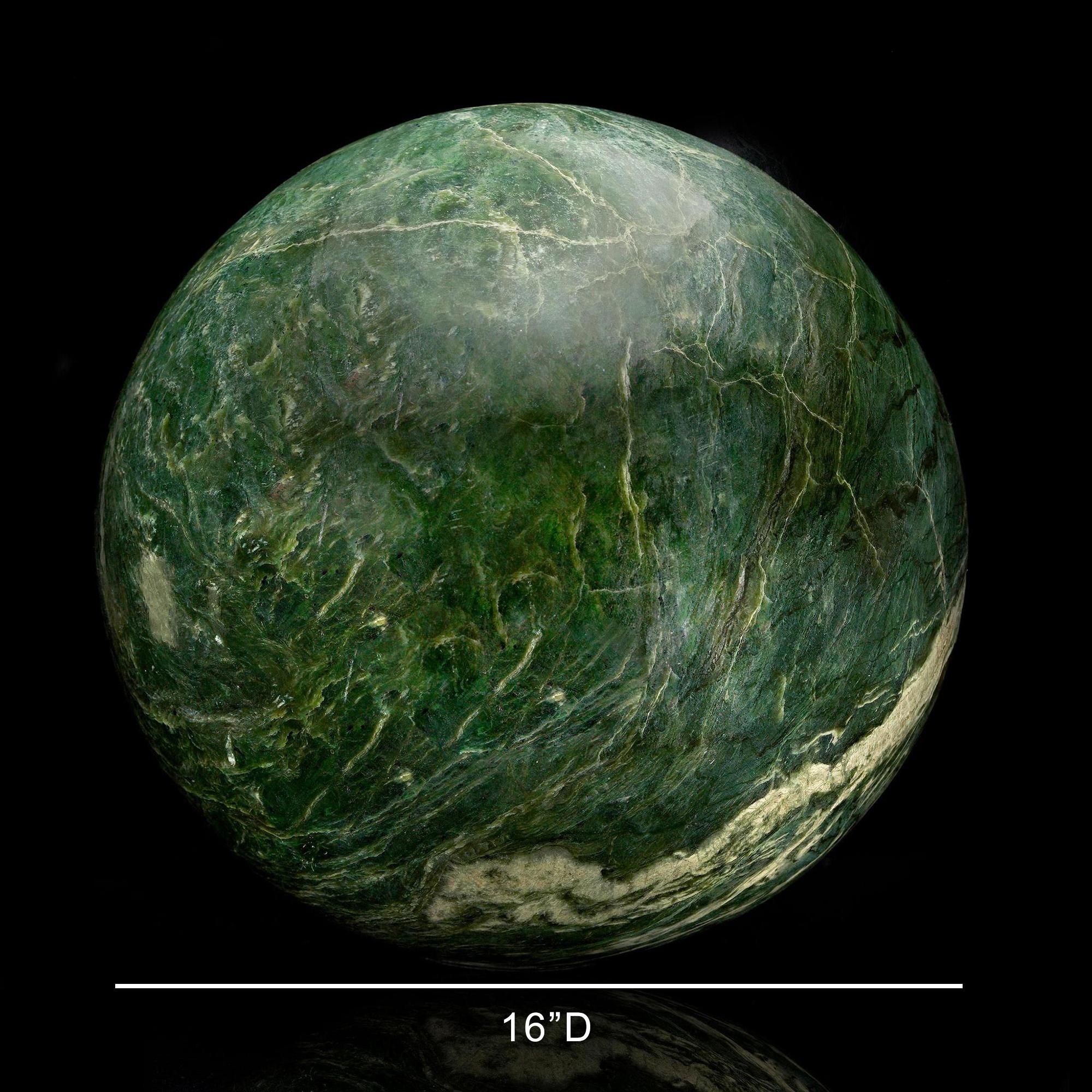 Giada Sfera di giada lucidata a mano - 65 Lb. in vendita