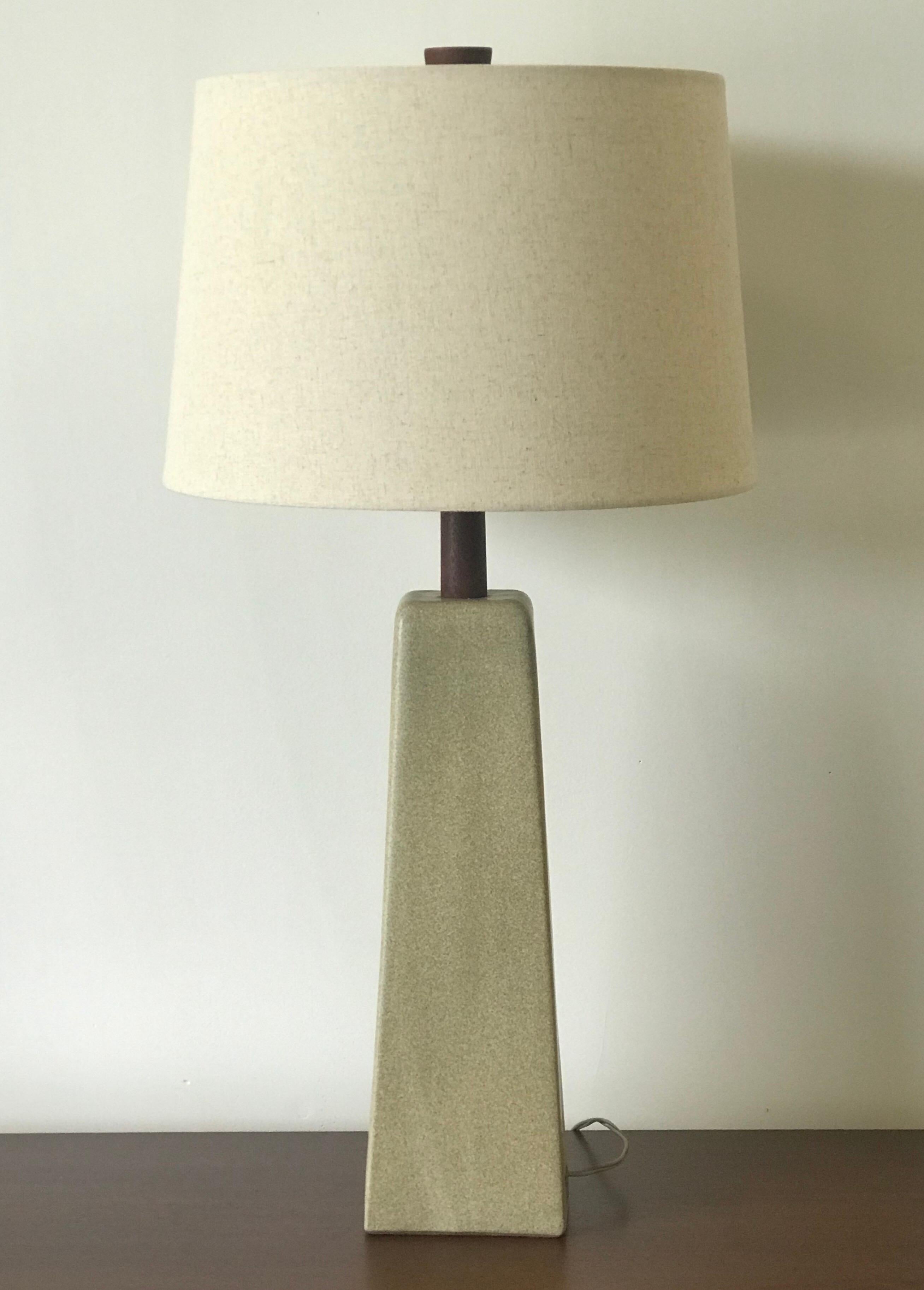 Architectural table lamp by famed ceramicist duo Jane and Gordon Martz. A beautiful speckled sand color with matte glaze. Long walnut neck and matching finial. New harp and new shade.

Overall:
30” tall
15” wide

Ceramic portion:
5” wide
5”