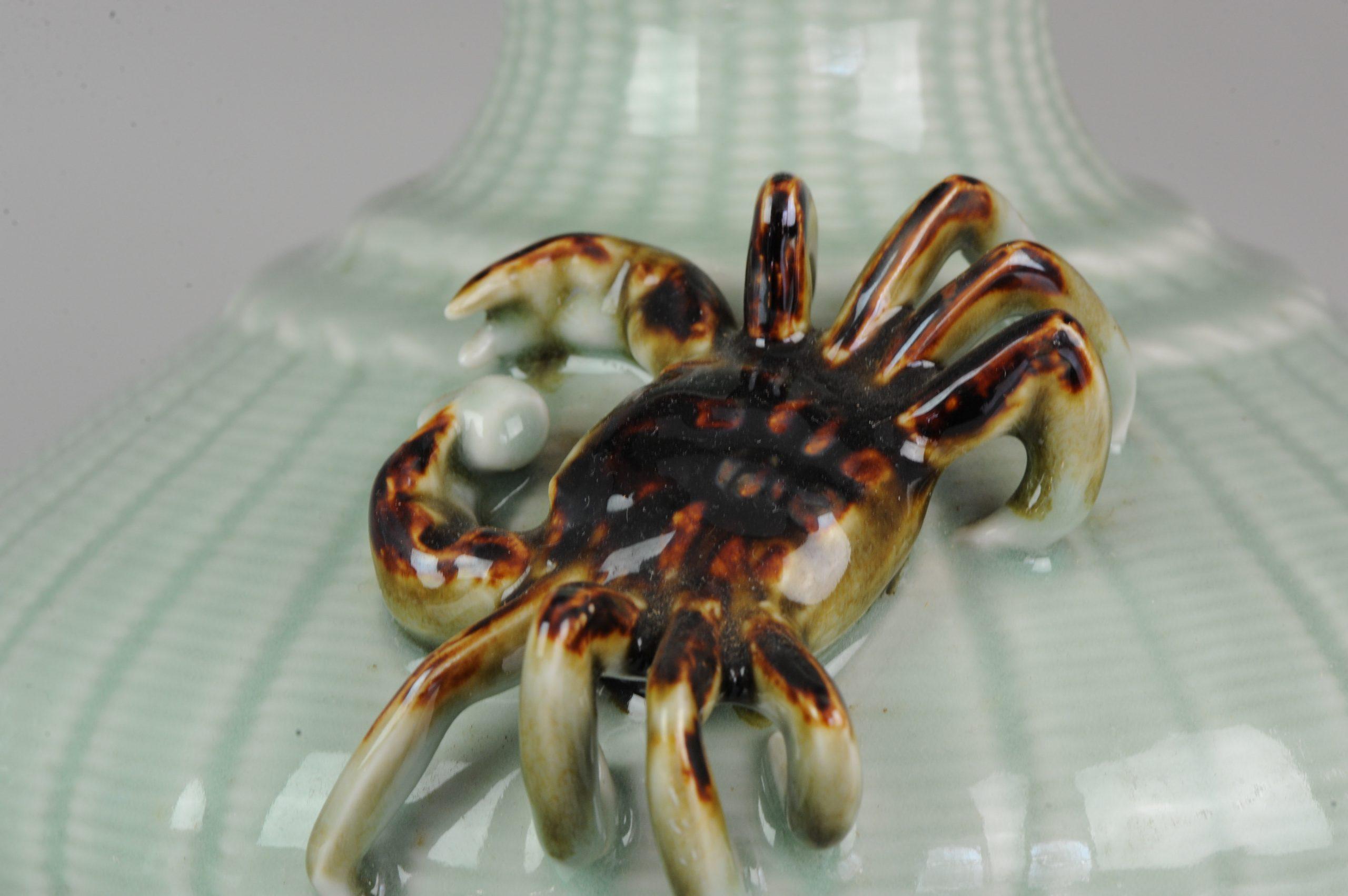 Large Chinese 20th-21st Century Monochrome Celadon Porcelain Vase Crab Fishnet For Sale 4