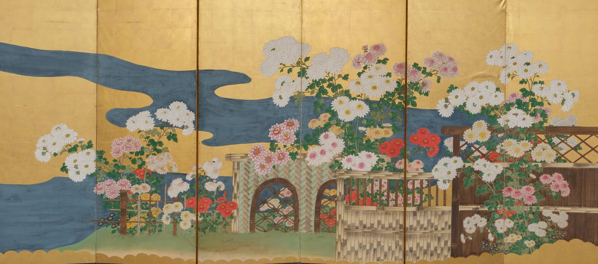 A very colourful and captivating large six-panel byôbu (folding screen) with a refined continuous painting of a luscious flower garden filled with many different types of chrysanthemums (kiku), next to a winding river.

This multi-coloured painting