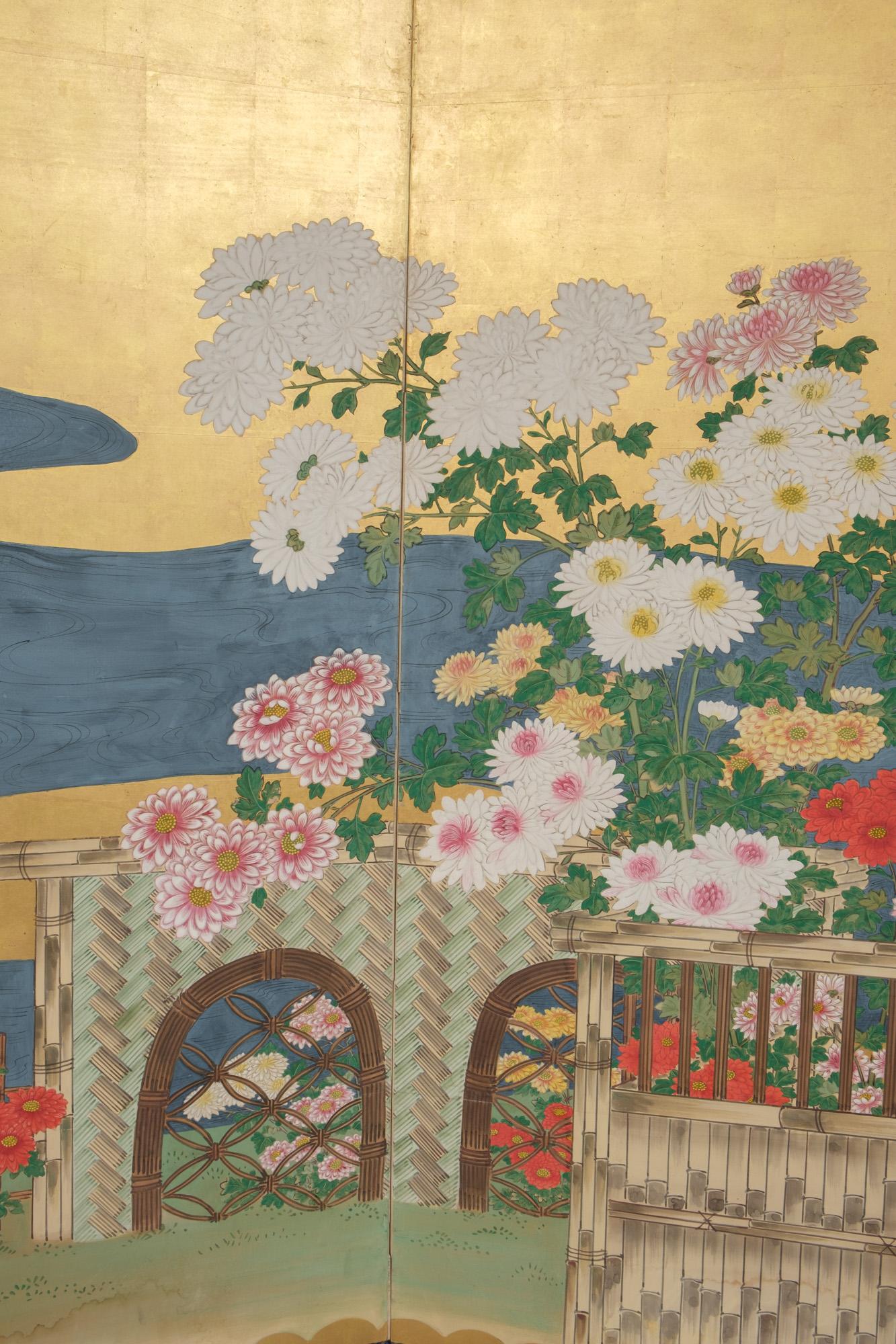 Hand-Painted Large Japanese 6-panel byôbu 屏風 (folding screen) with chrysanthemum garden For Sale