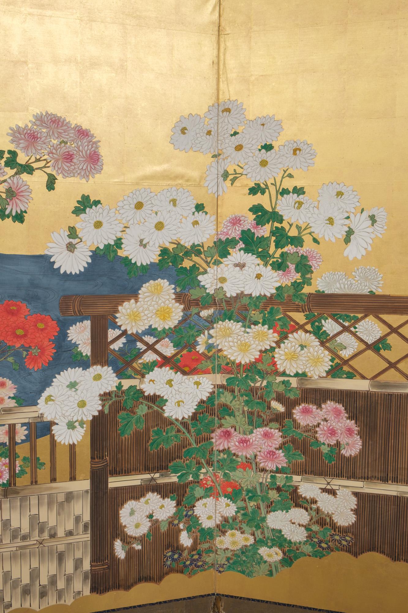 Lacquer Large Japanese 6-panel byôbu 屏風 (folding screen) with chrysanthemum garden For Sale