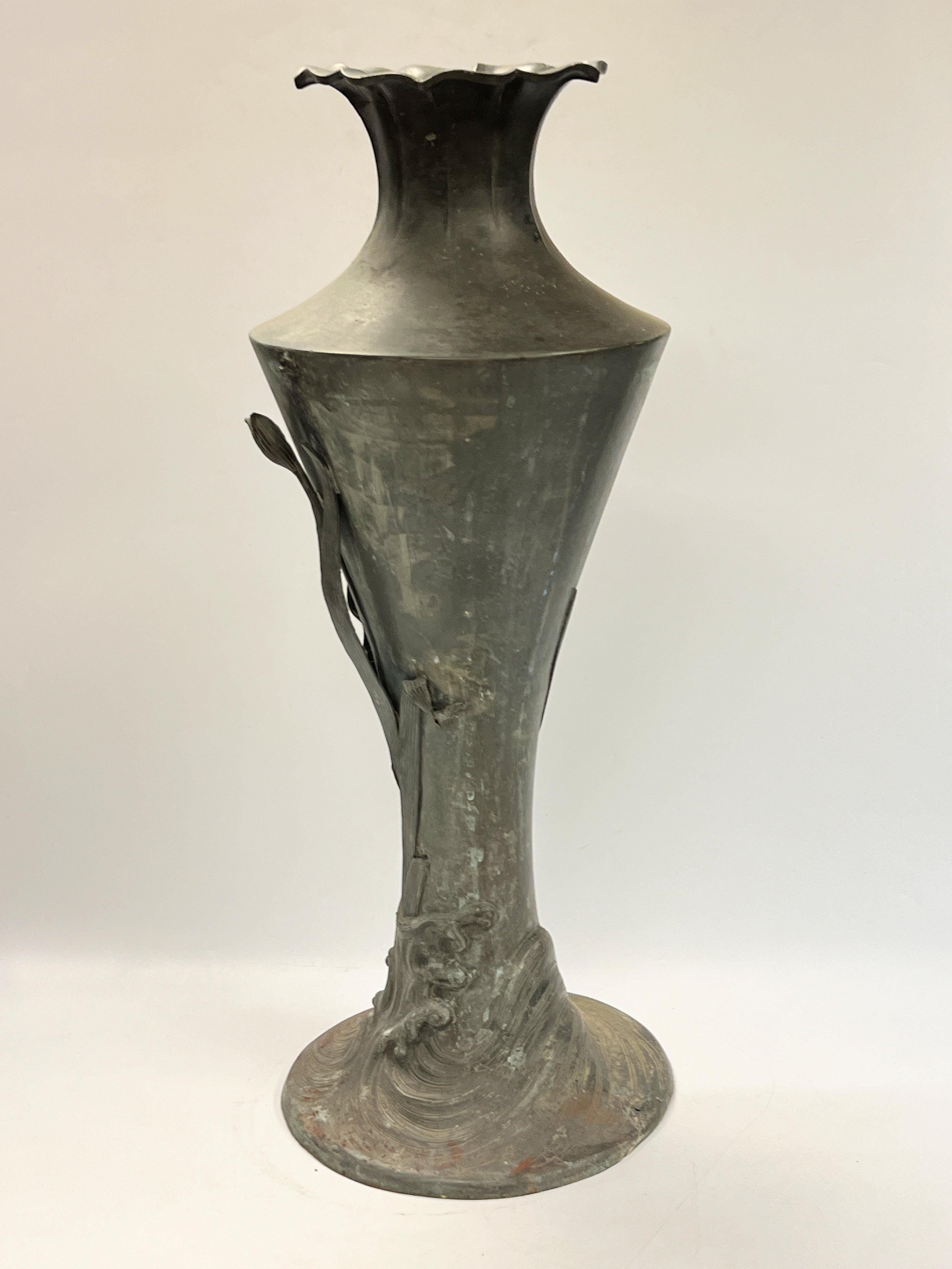 XIX secolo Giapponese grande  Antico vaso da giardino in bronzo del periodo Art Nouveau in vendita