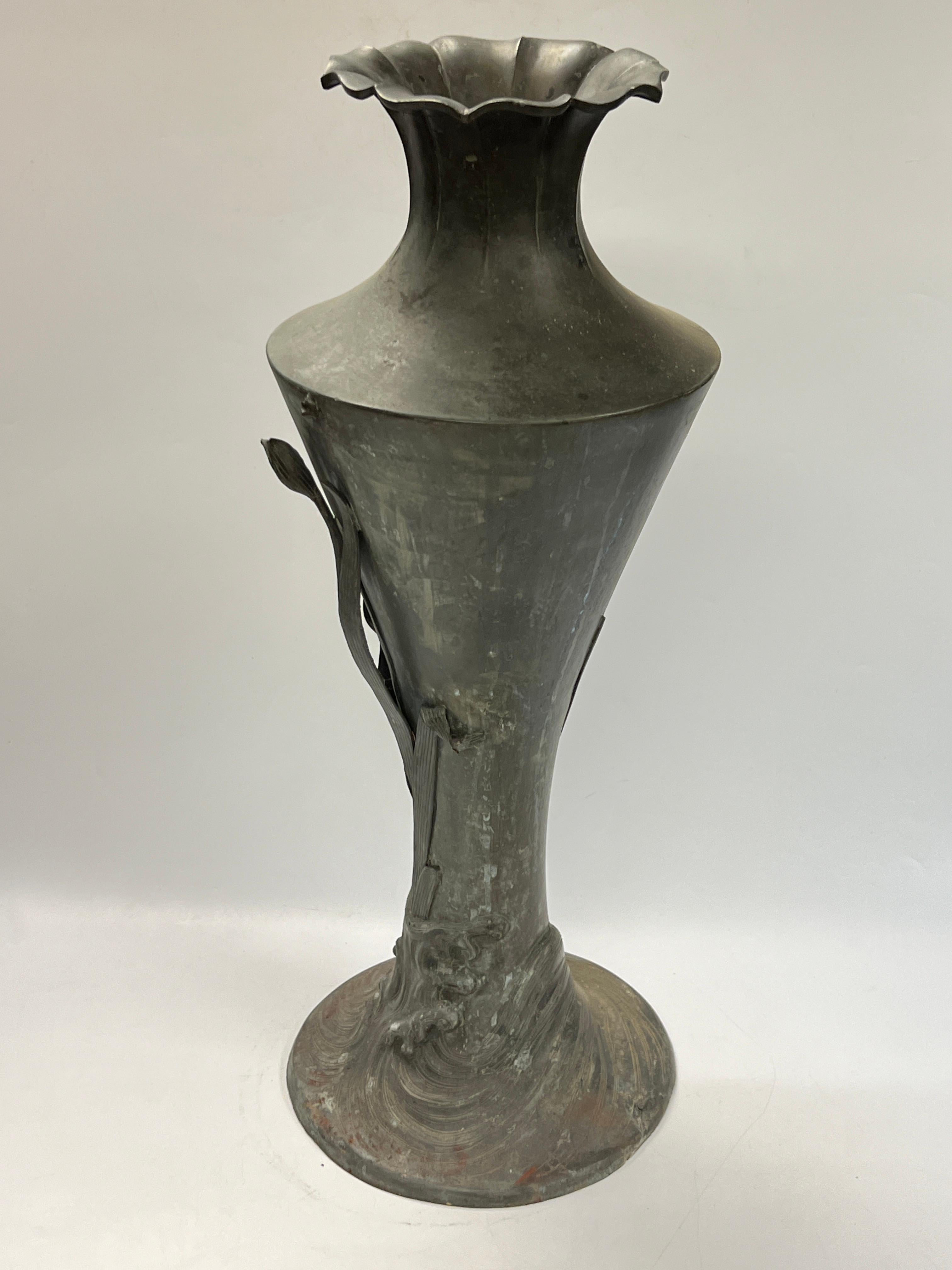 Bronzo Giapponese grande  Antico vaso da giardino in bronzo del periodo Art Nouveau in vendita