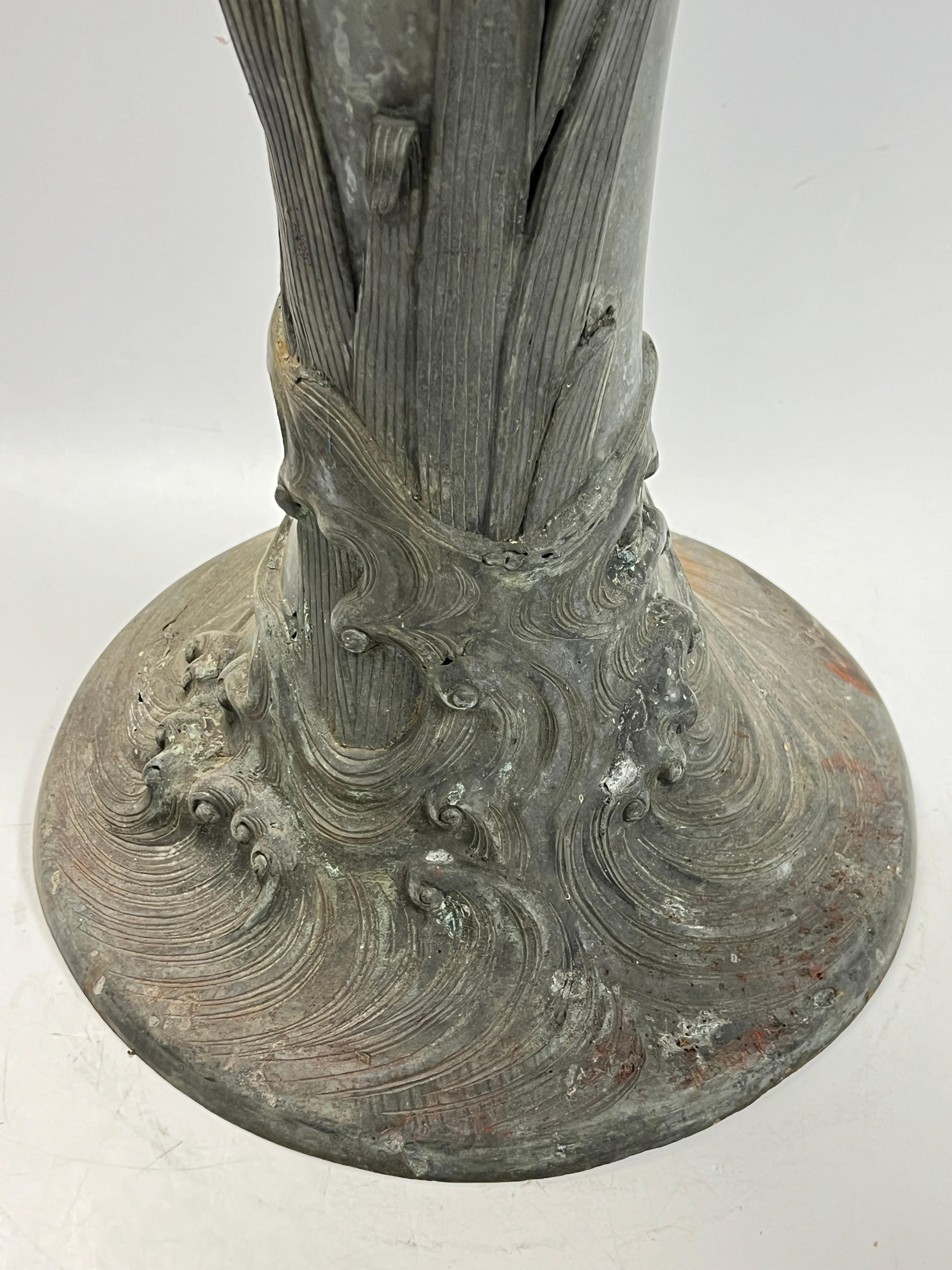 Giapponese grande  Antico vaso da giardino in bronzo del periodo Art Nouveau in vendita 3