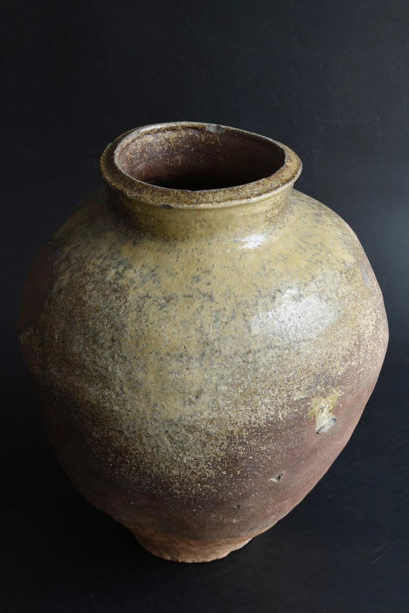 Large Japanese Antique Jar 1400s-1500s / Beautiful Natural Glaze / Rare Item In Good Condition In Sammu-shi, Chiba