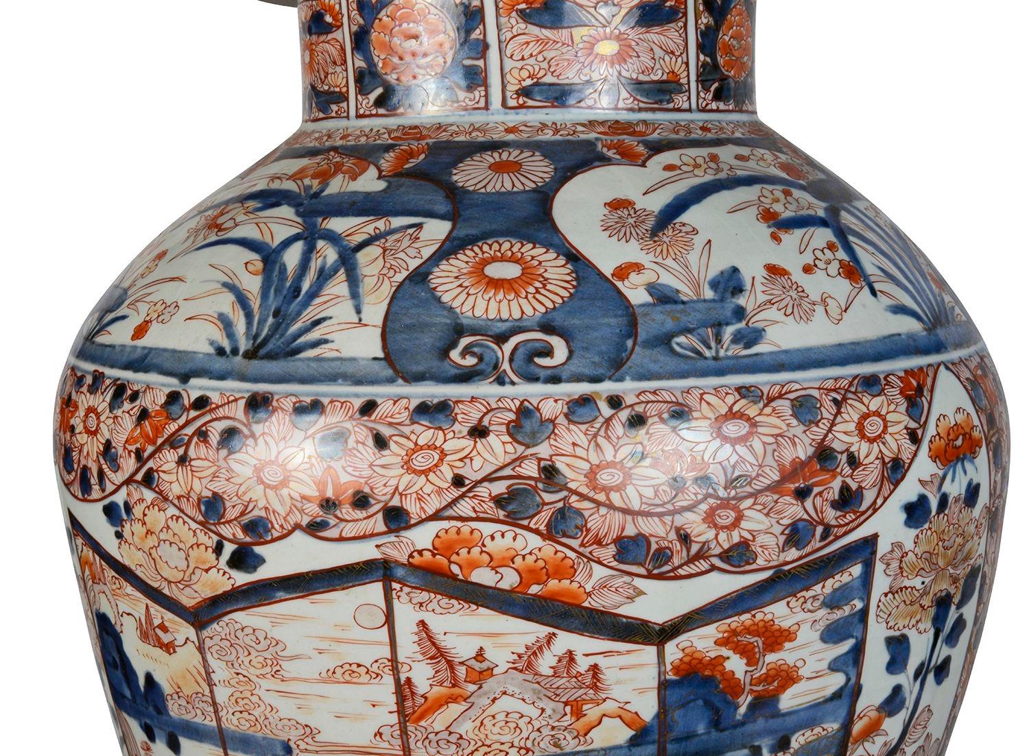 Große japanische Arita-Imari-Vase mit Deckel, 18. Jahrhundert. im Zustand „Gut“ im Angebot in Brighton, Sussex