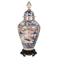 Antique Large Japanese Arita Imari lidded vase, 18th Century.