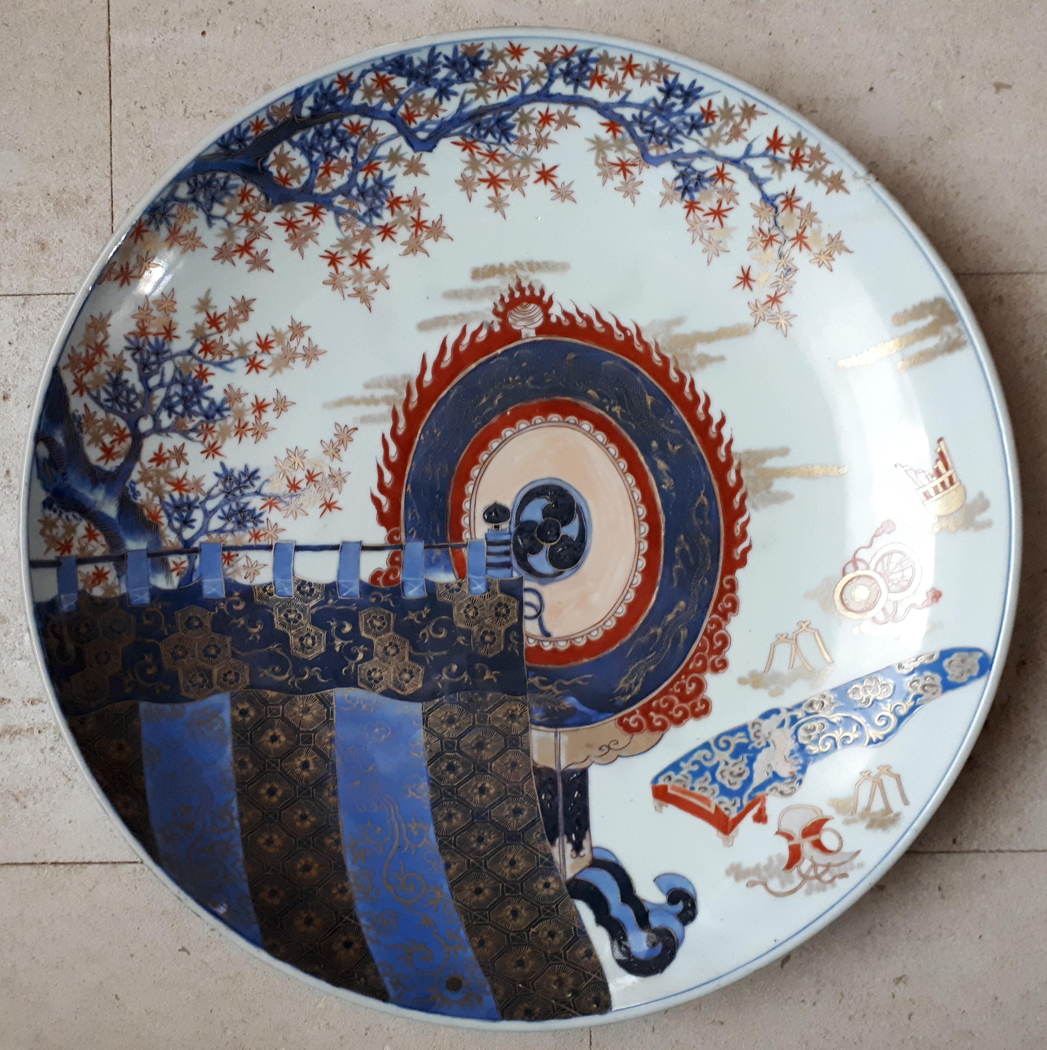 Enameled Large Japanese Arita (Imari) Porcelain Dish, Japan Meiji Era For Sale
