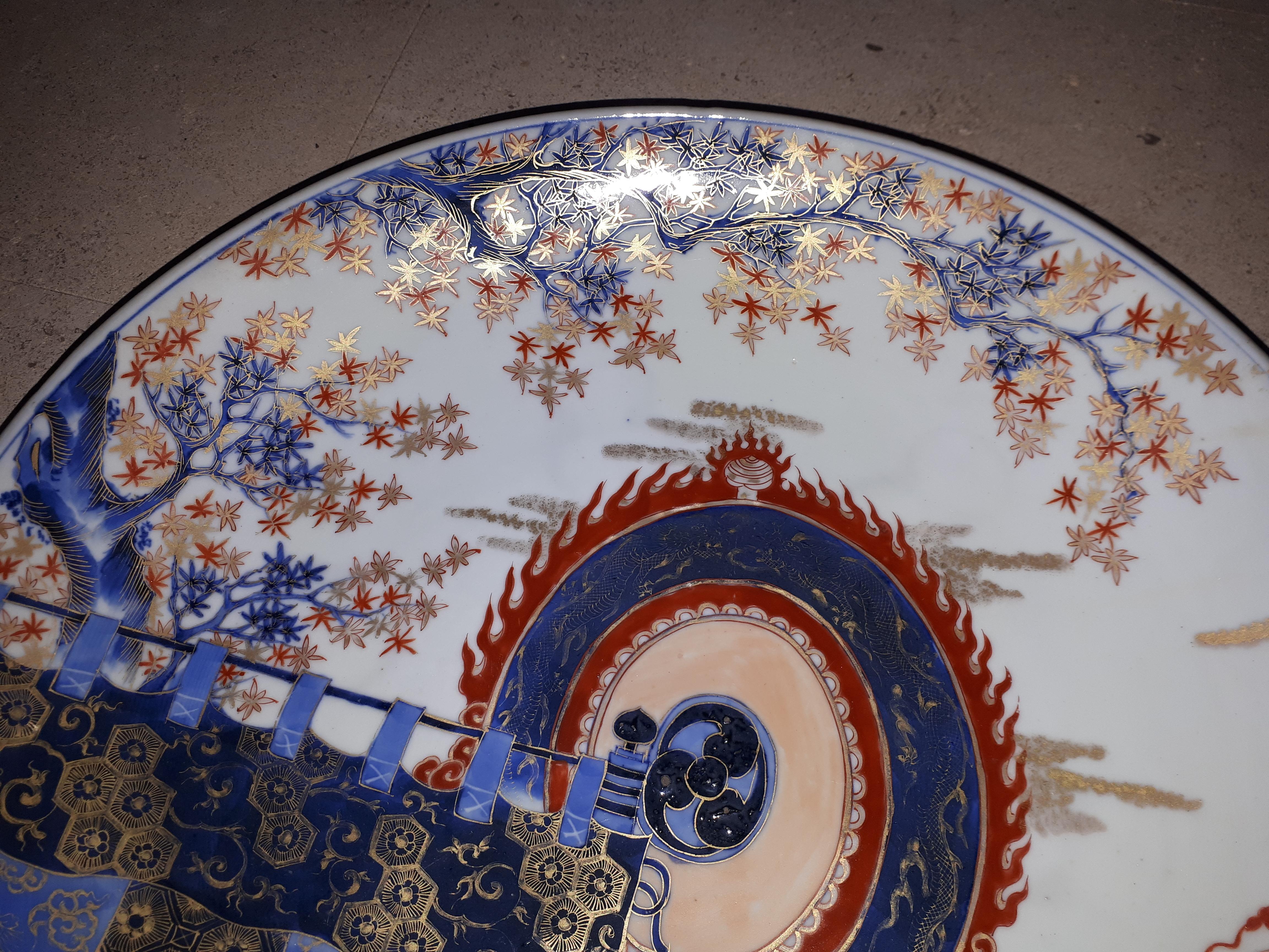Large Japanese Arita (Imari) Porcelain Dish, Japan Meiji Era For Sale 1