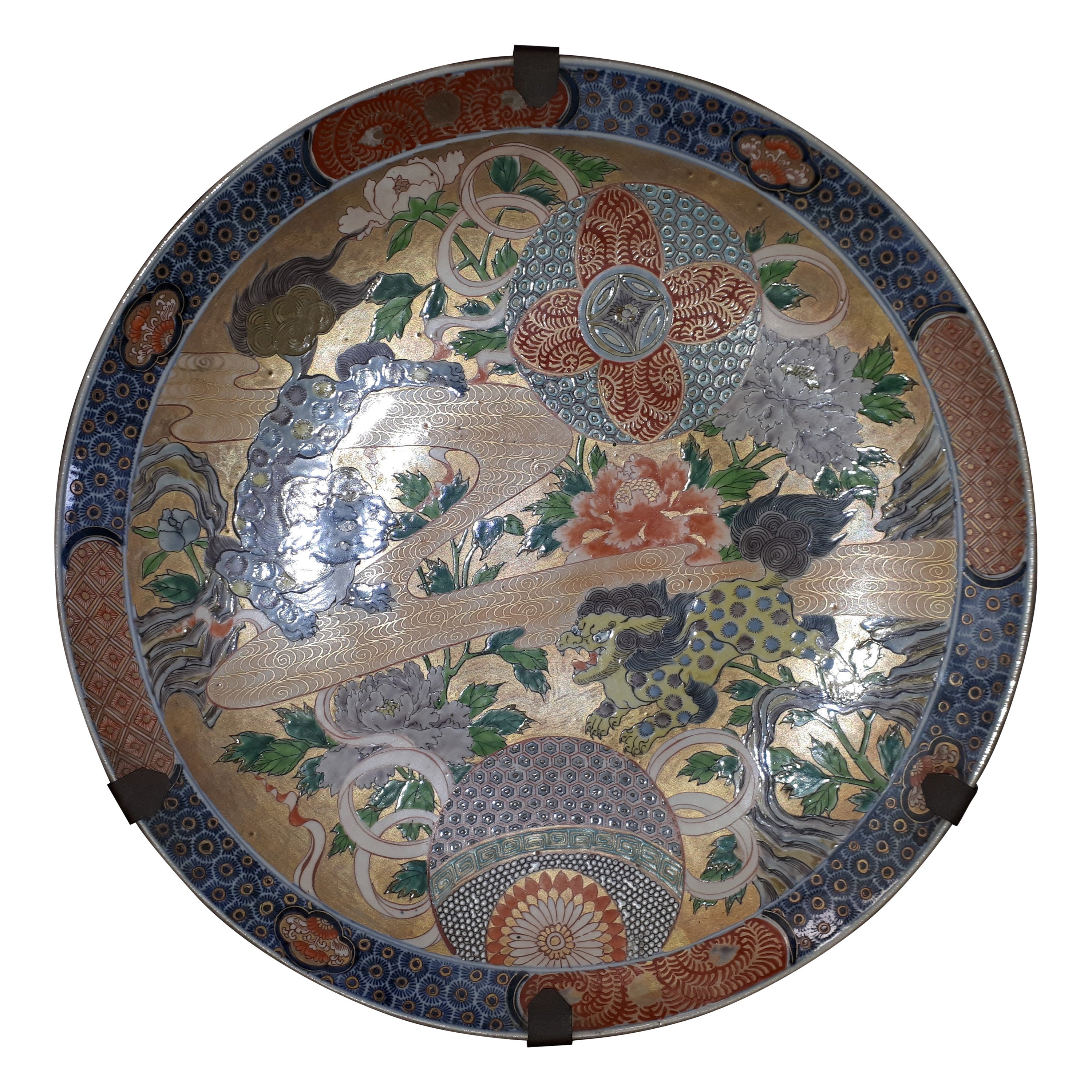 Große japanische Arita-Porzellanschale (Imari) mit Shishi-Dekoration aus der Meiji-Ära
