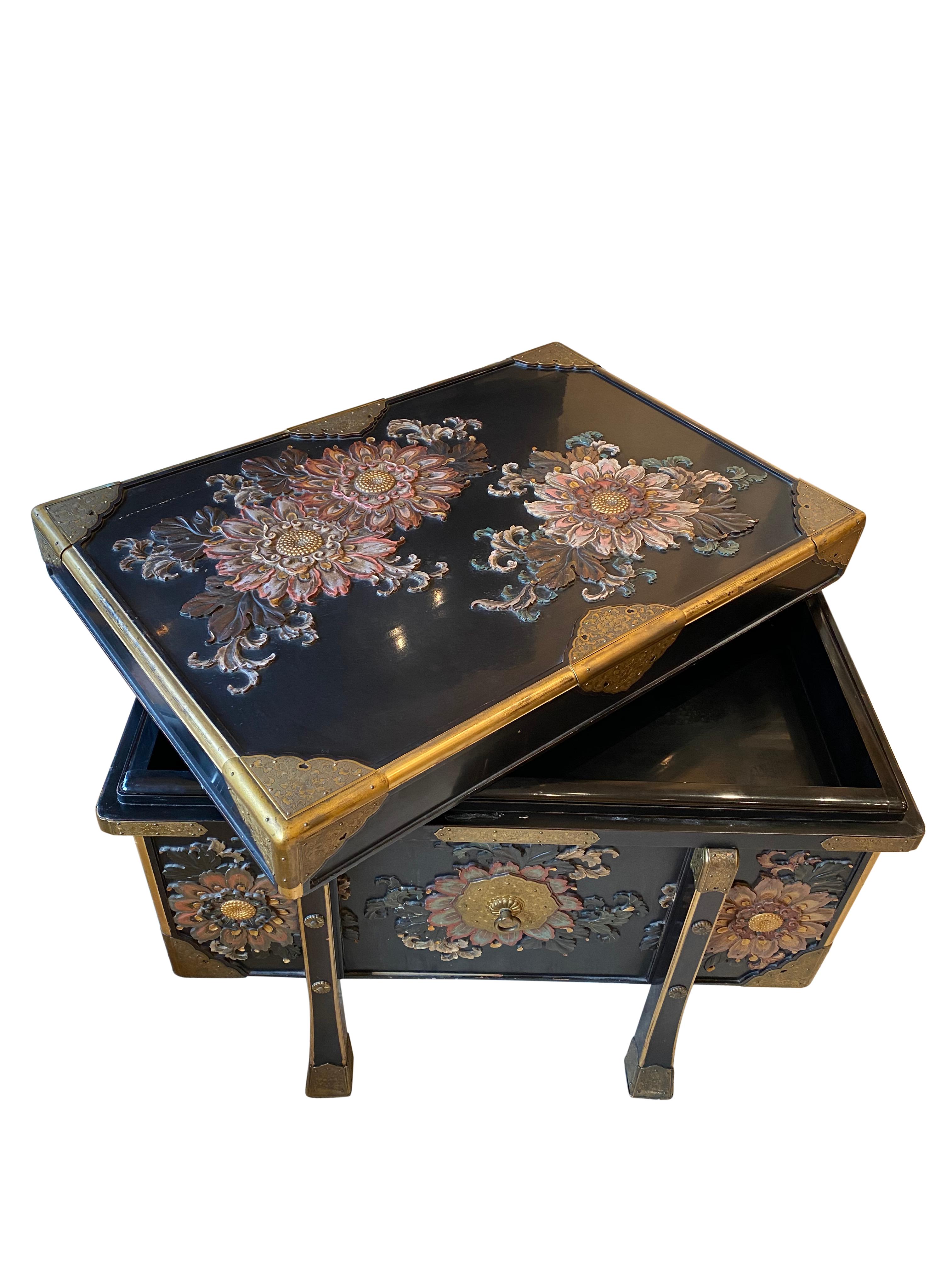 Large Japanese Black Lacquered Storage Chest, 19th Century For Sale 9