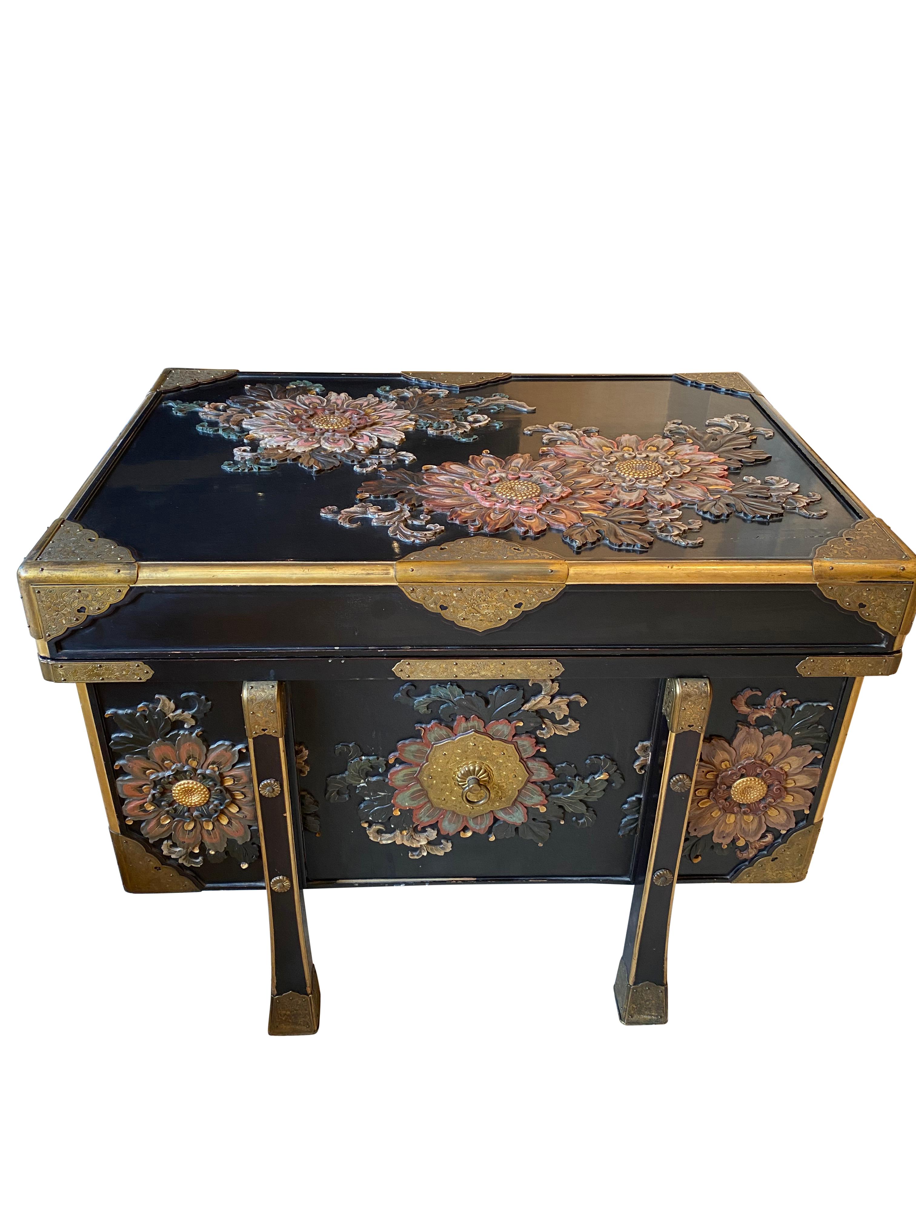 Large Japanese Black Lacquered Storage Chest, 19th Century For Sale 12