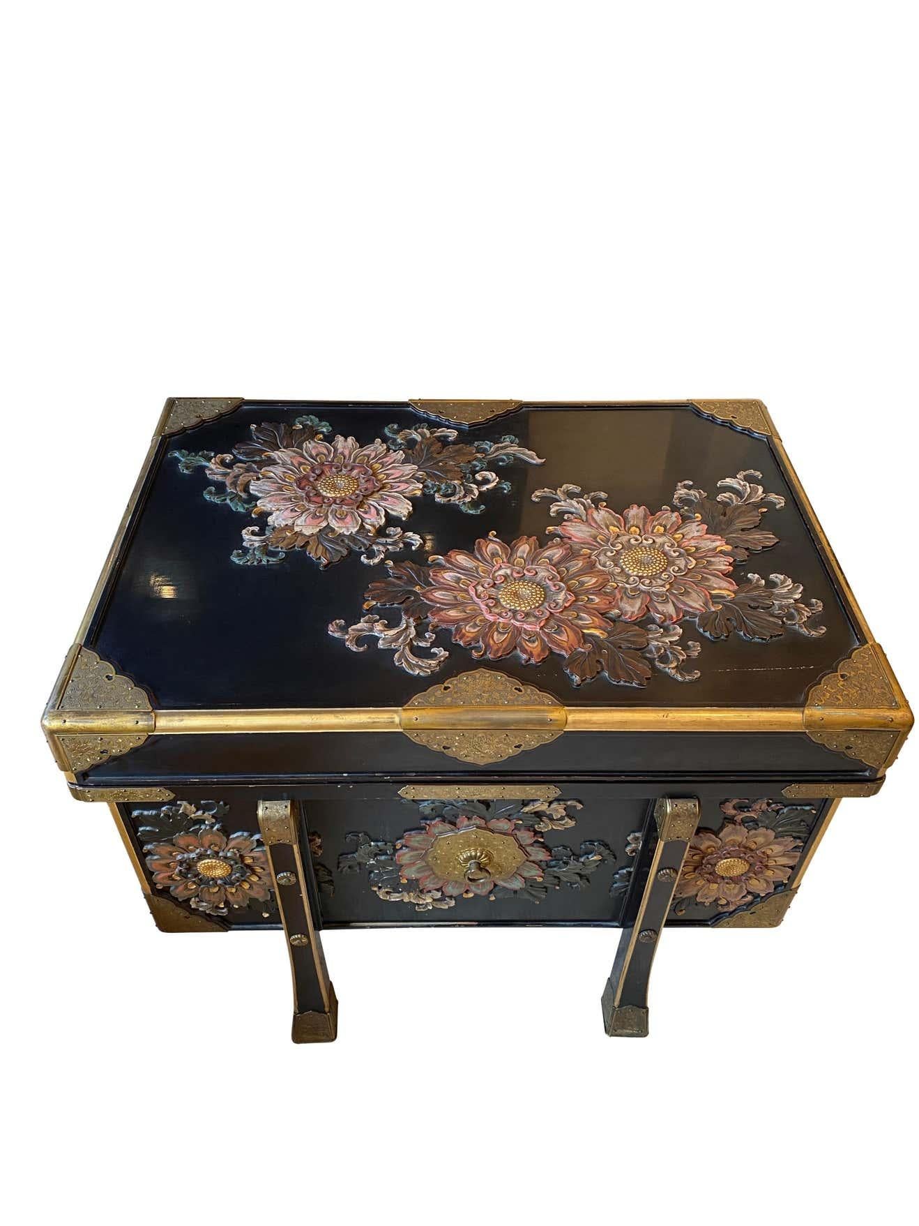 Large Japanese Black Lacquered Storage Chest, 19th Century For Sale 14