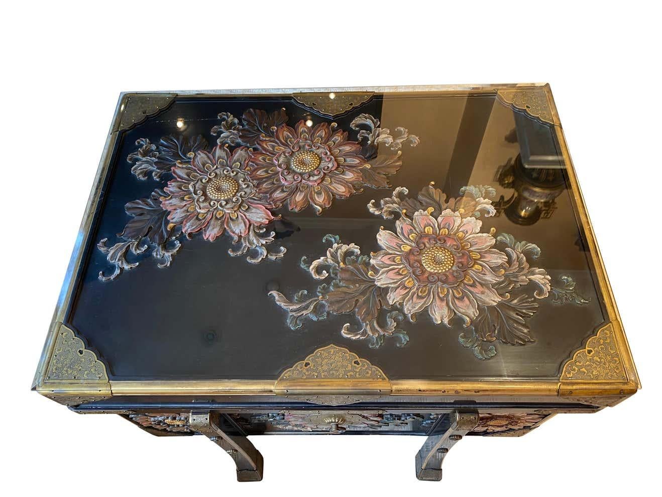 Large Japanese Black Lacquered Storage Chest, 19th Century For Sale 1