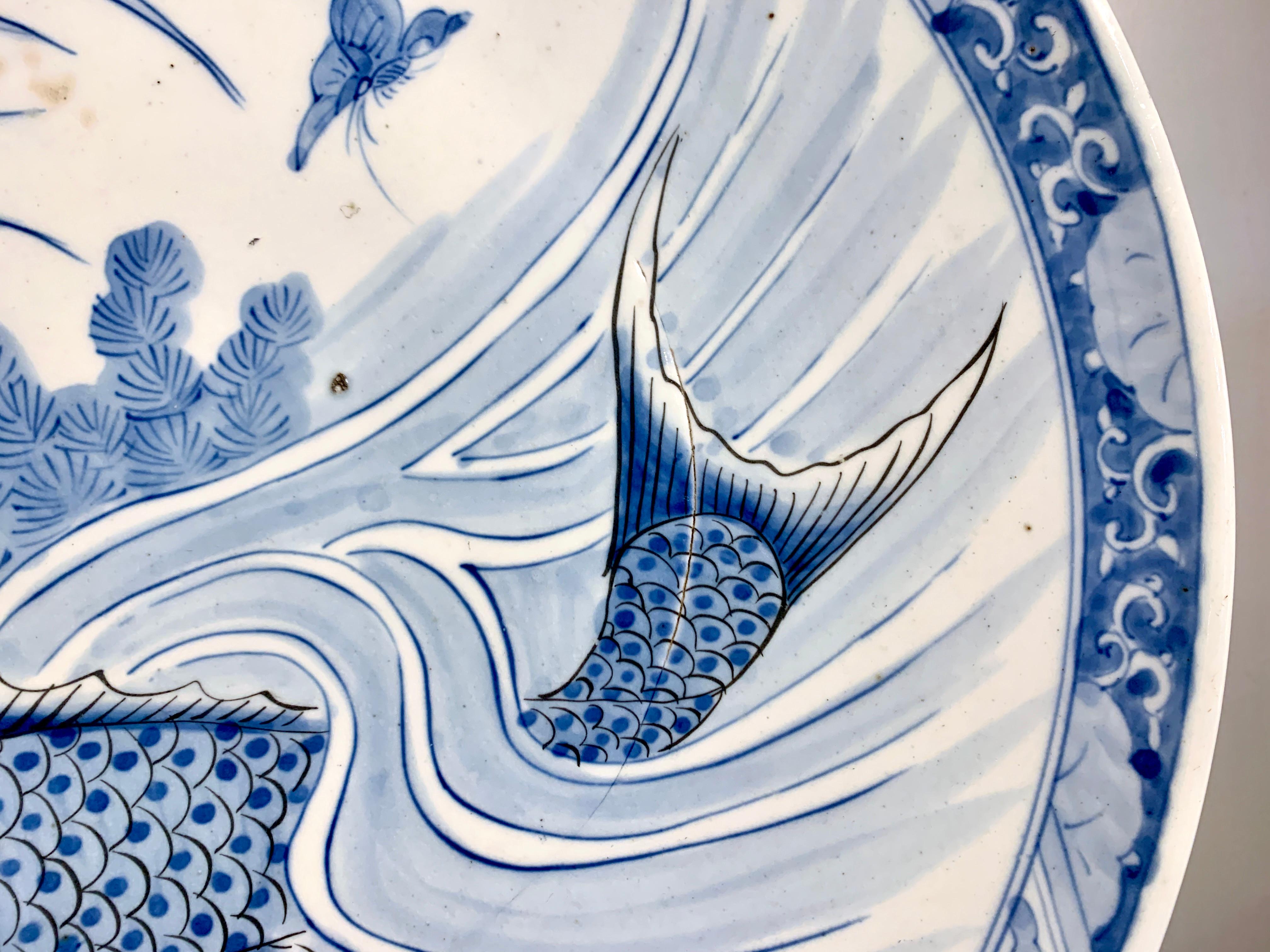 Large Japanese Blue and White Arita Porcelain Charger, Edo Period, 19th C, Japan In Good Condition For Sale In Austin, TX