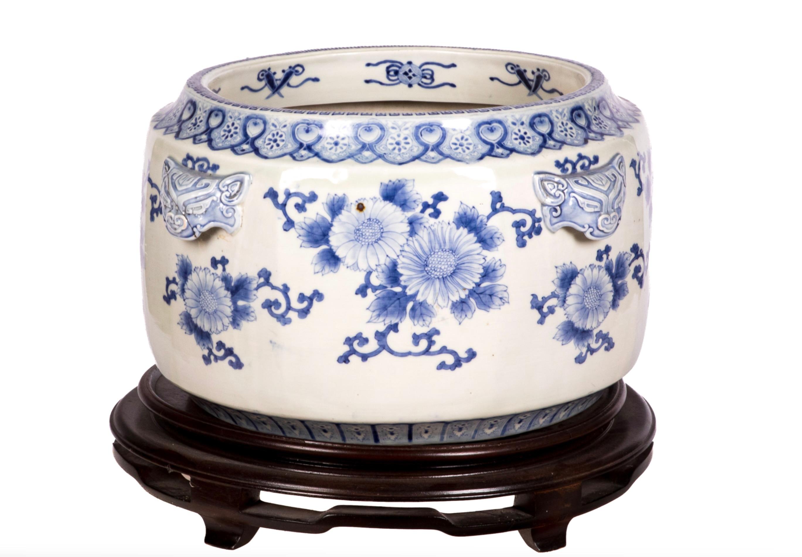 Grande jardinière japonaise Imari bleu et blanc, XIXe siècle en vente 11