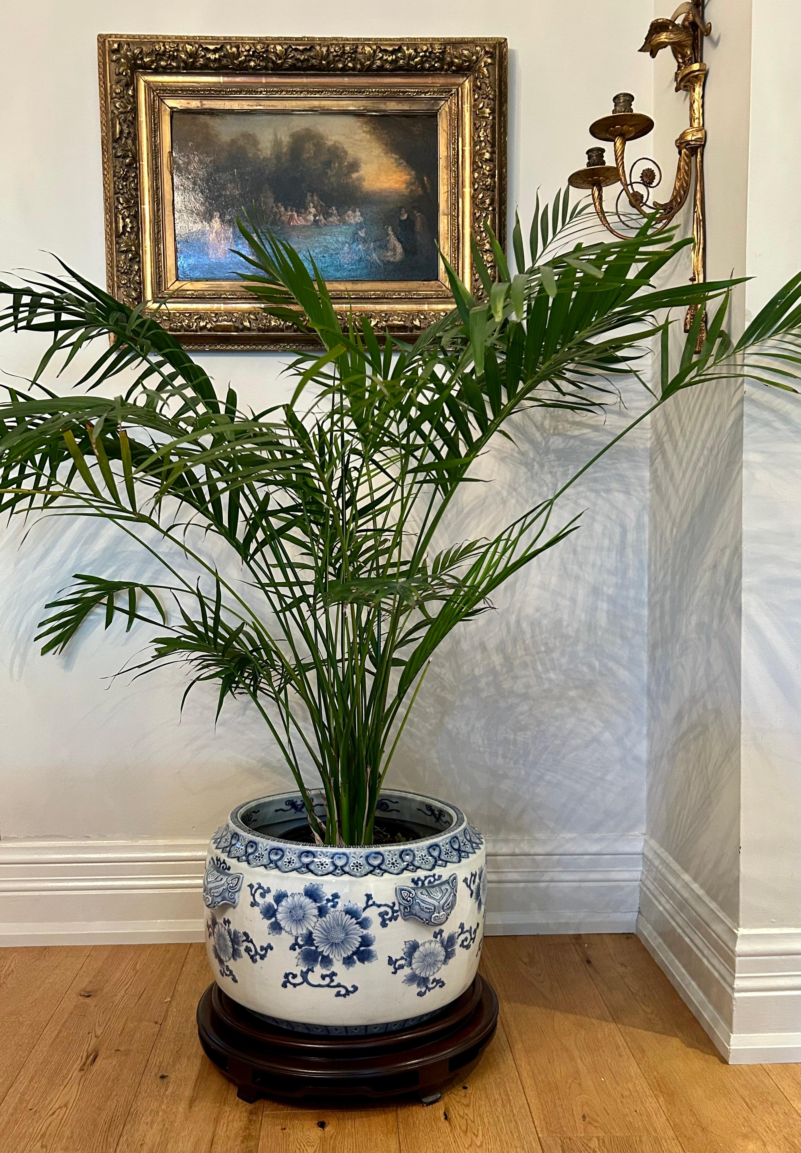 Japonais Grande jardinière japonaise Imari bleu et blanc, XIXe siècle en vente