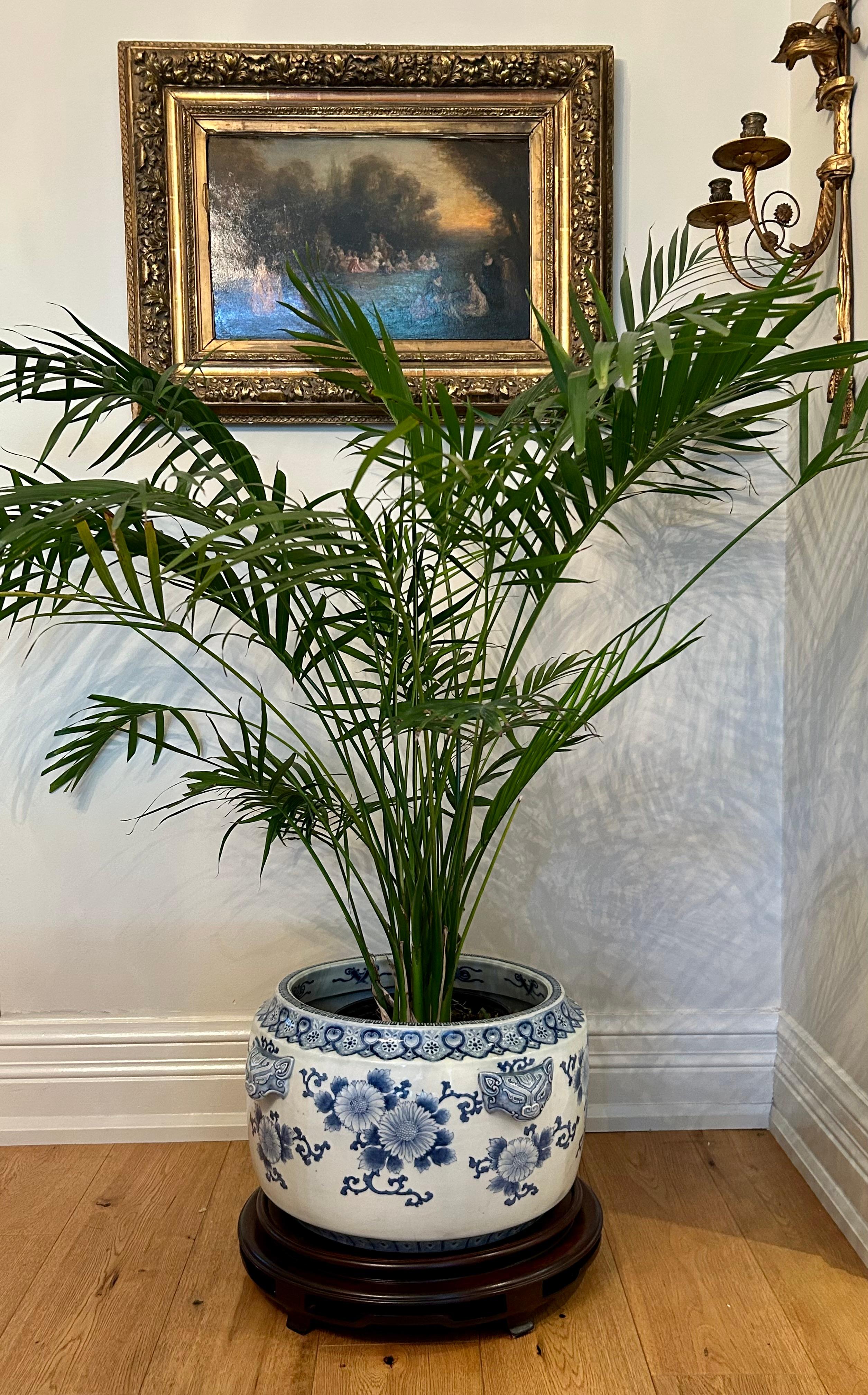 Japonais Grande jardinière japonaise Imari bleu et blanc, XIXe siècle en vente